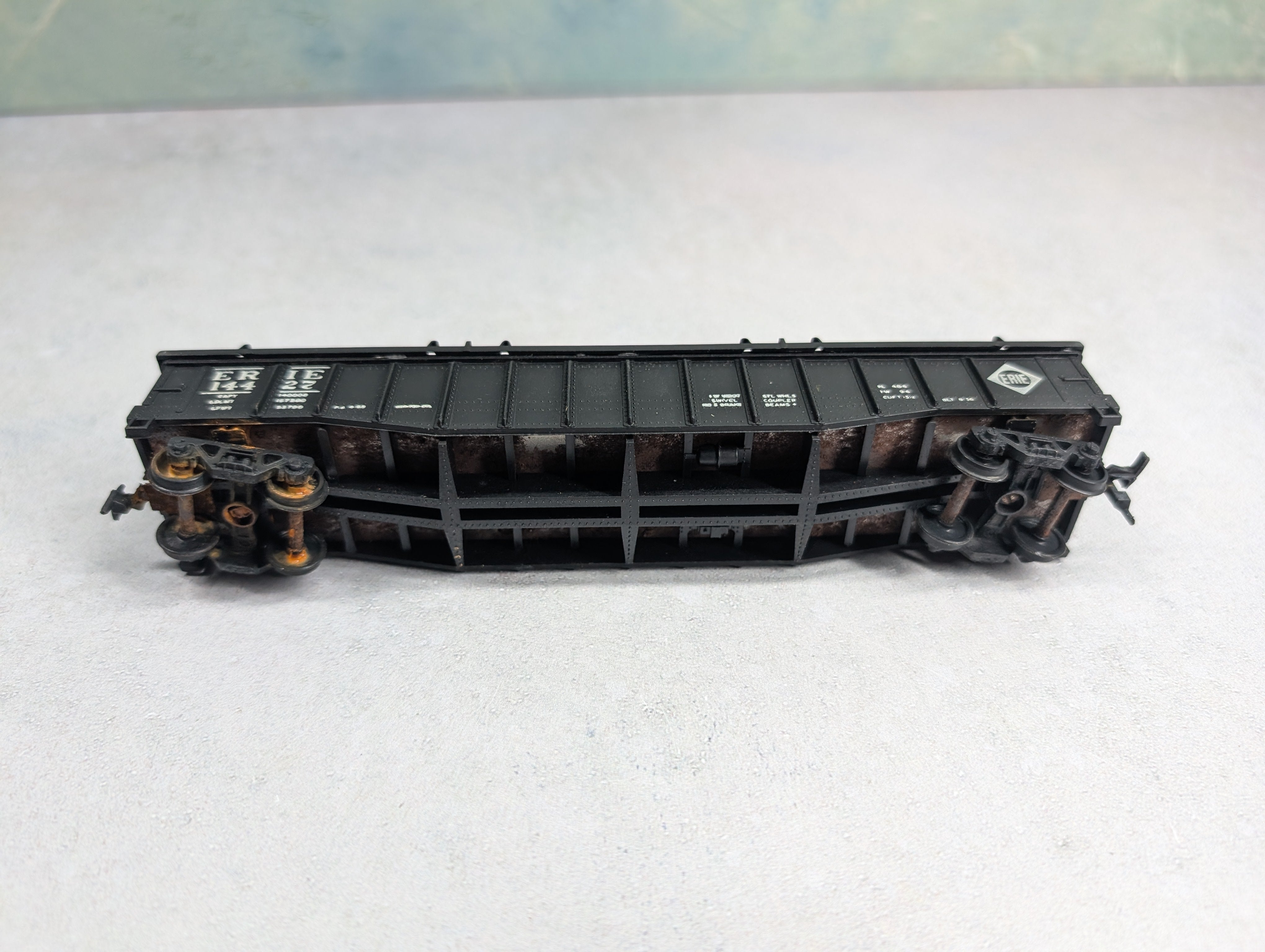 USED Athearn HO Scale Covered 50' Gondola Erie #14427