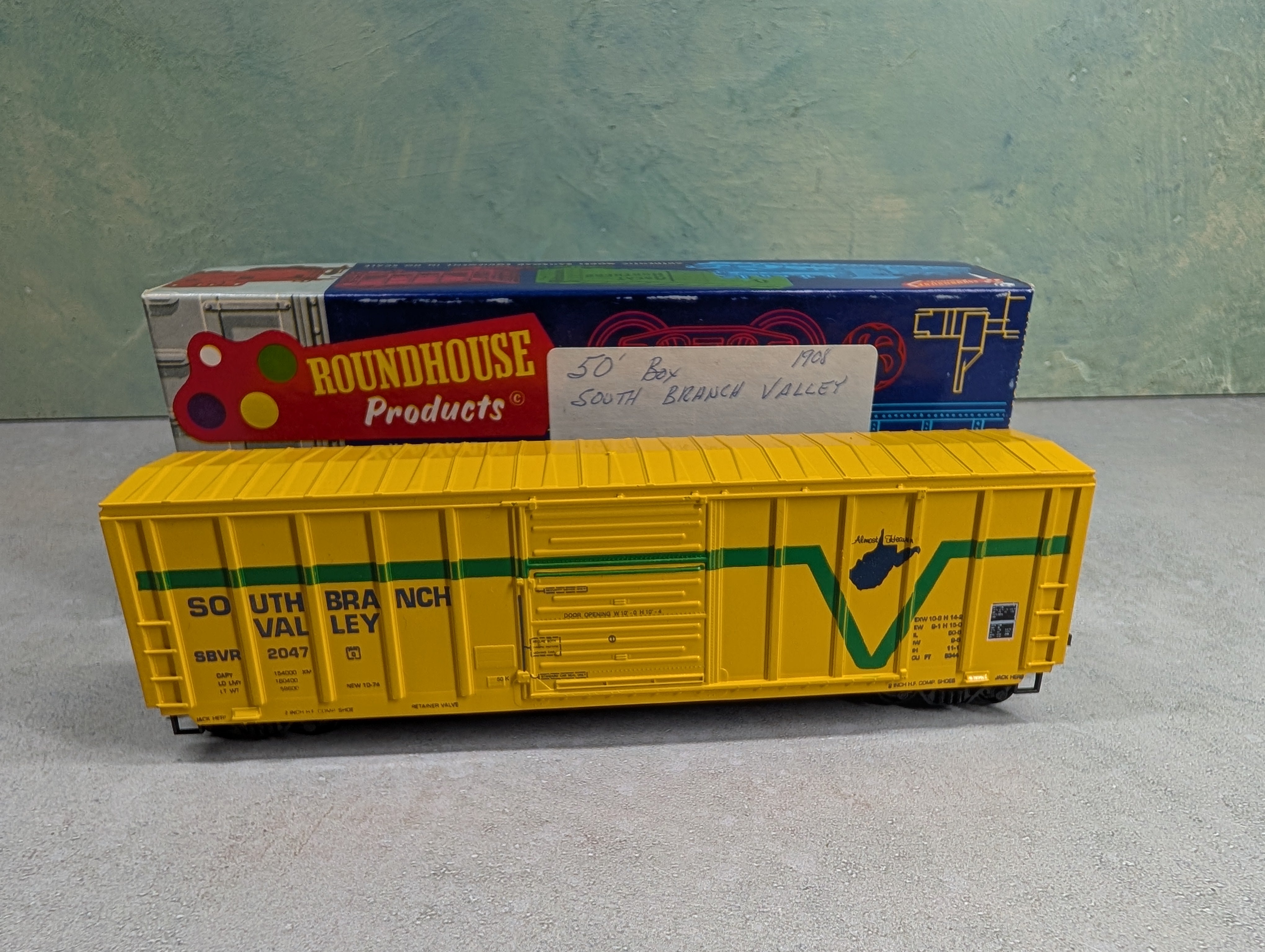 USED Roundhouse HO Scale 50' SD Box Car South Branch Valley SBVR #2047