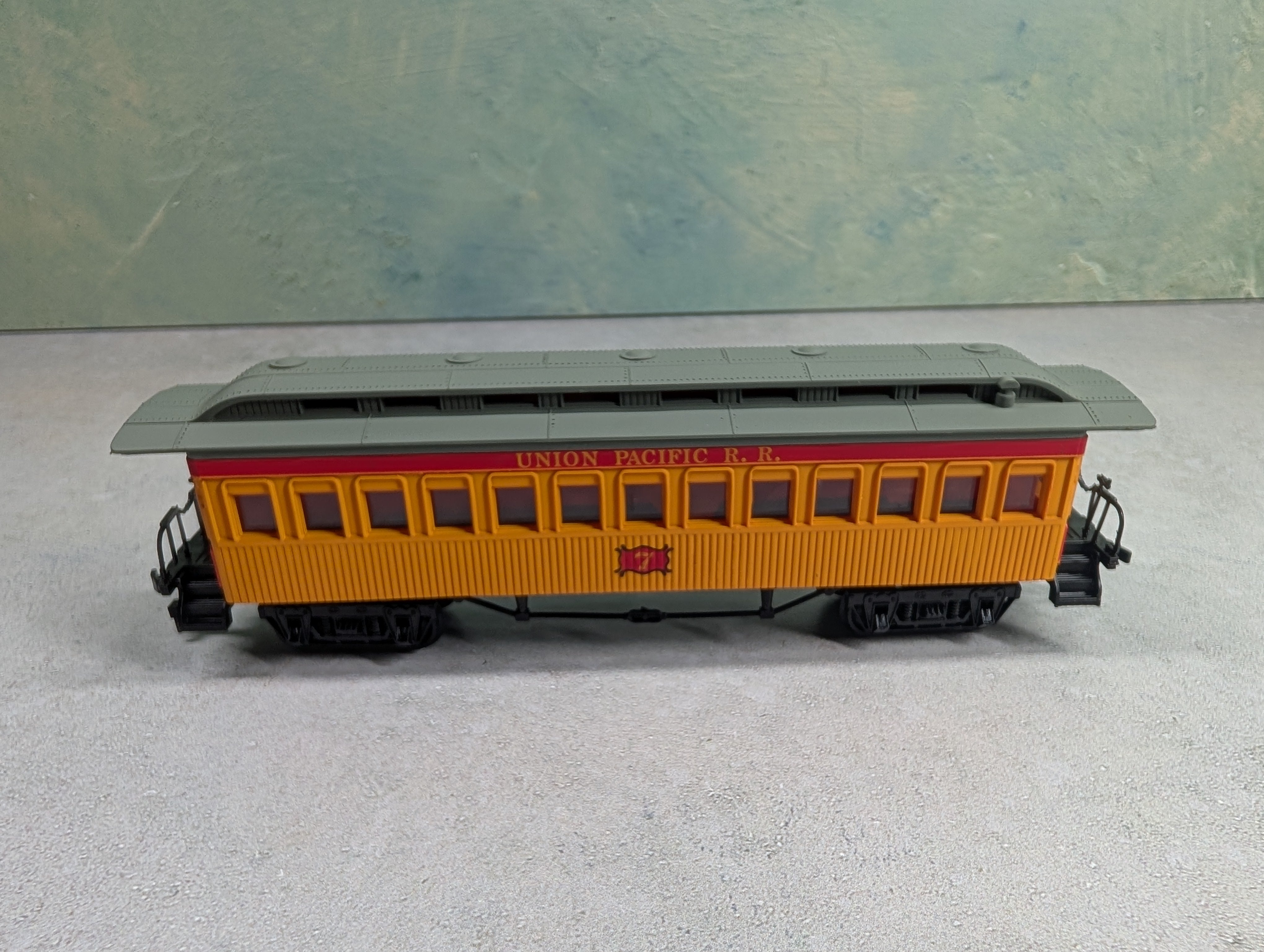 USED Bachmann HO Scale 47' Old Time Coach Union Pacific RR #7