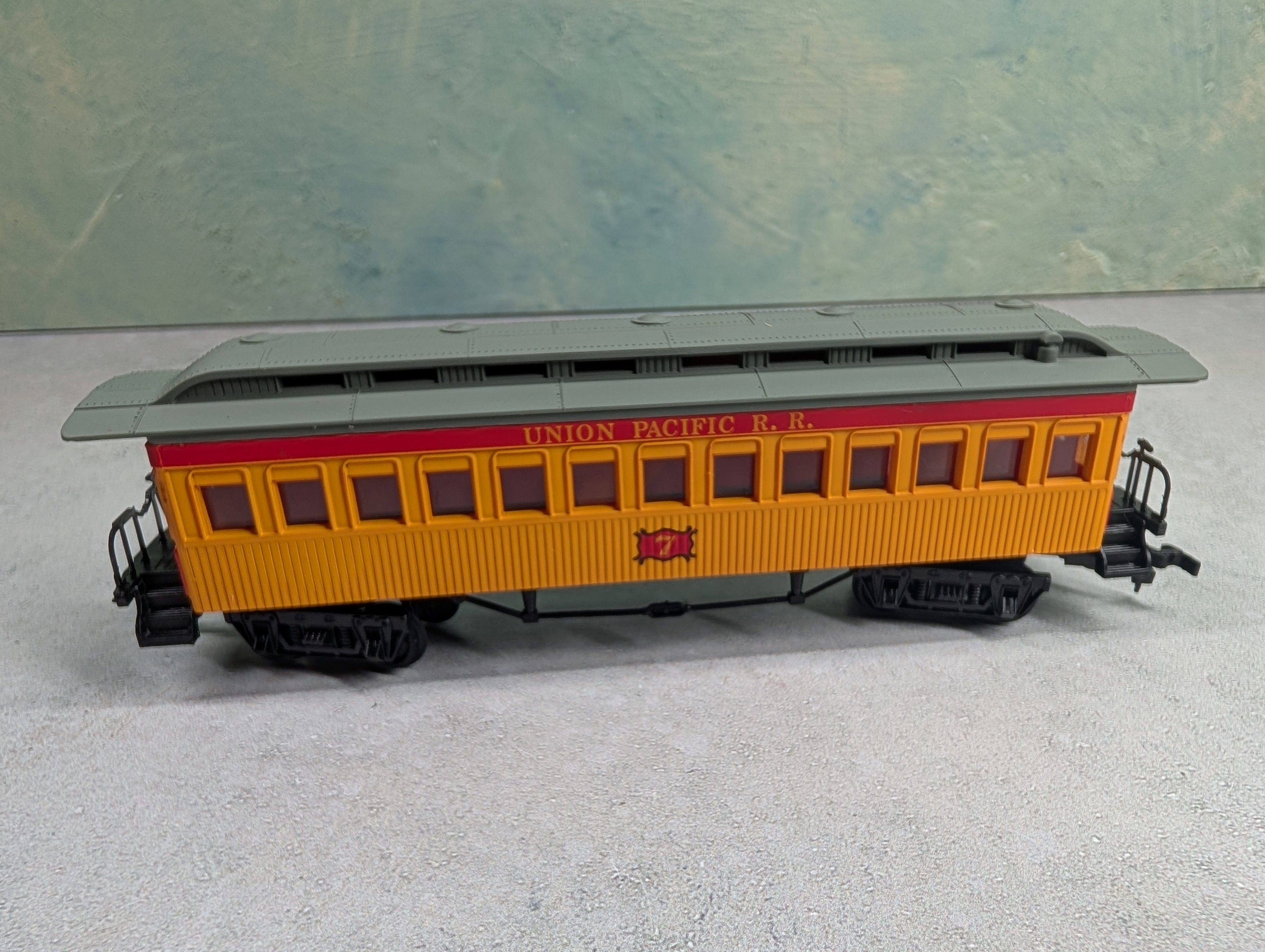 USED Bachmann HO Scale 47' Old Time Coach Union Pacific RR #7