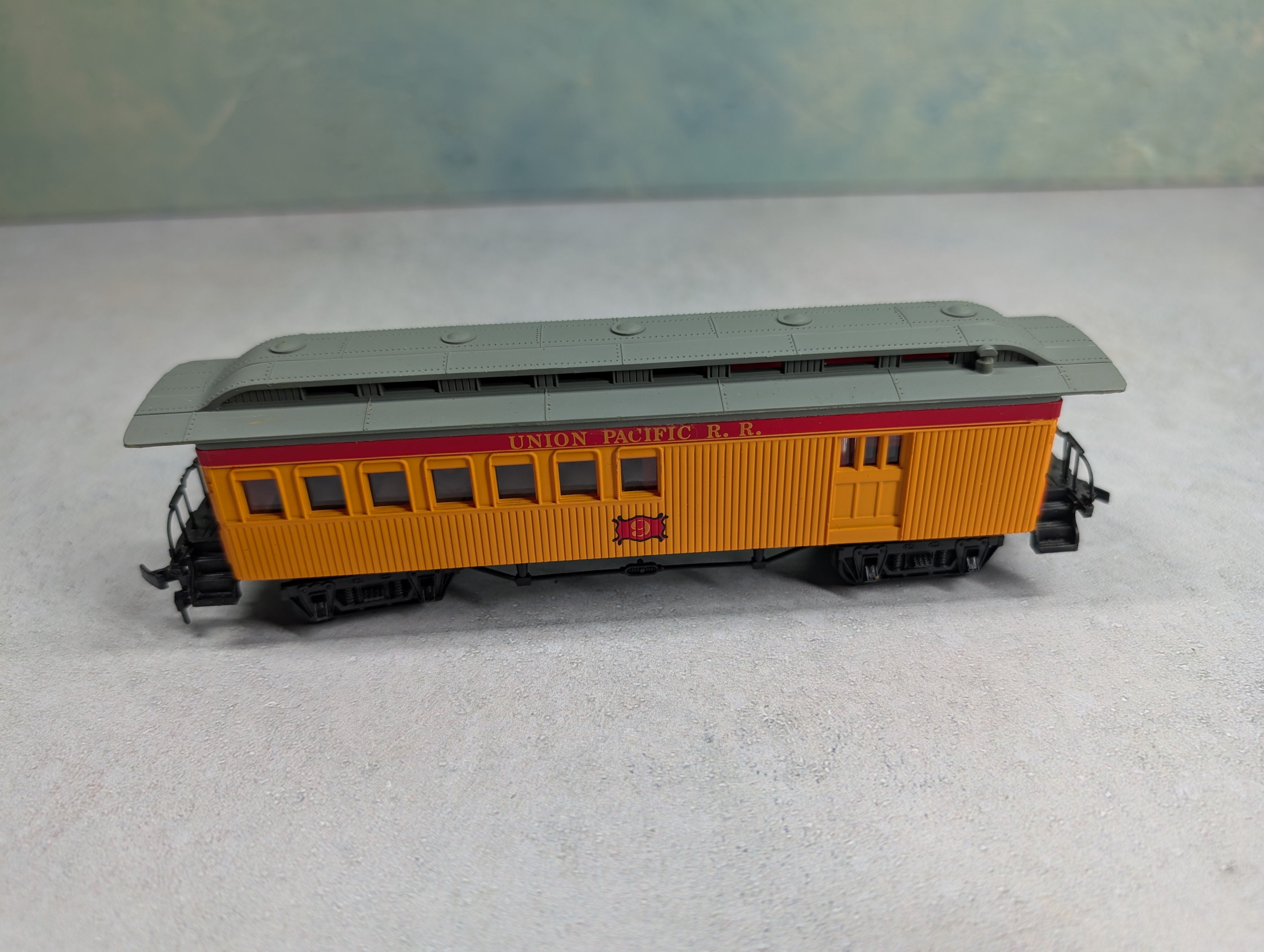 USED Bachmann HO Scale 47' Old Time Combine Union Pacific RR #9