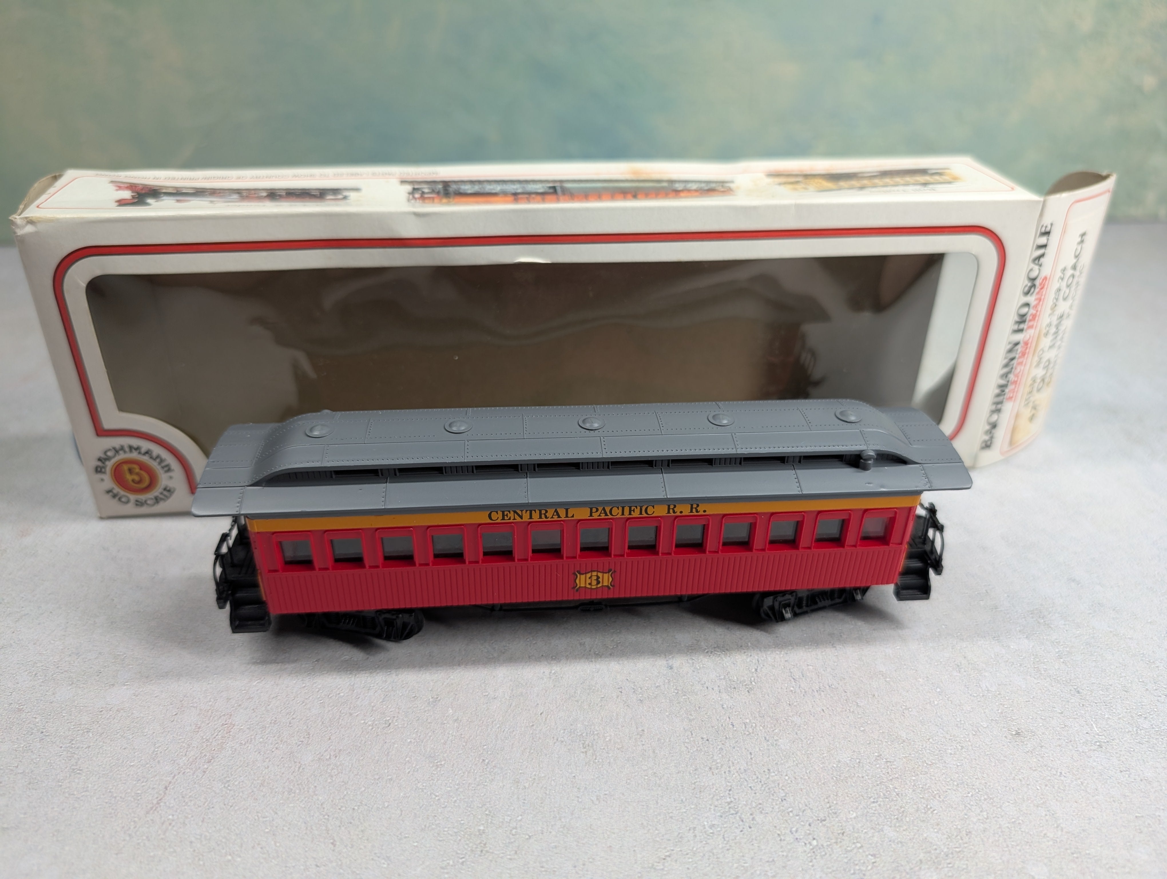 USED Bachmann HO Scale 47' Old Time Coach Central Pacific RR #3