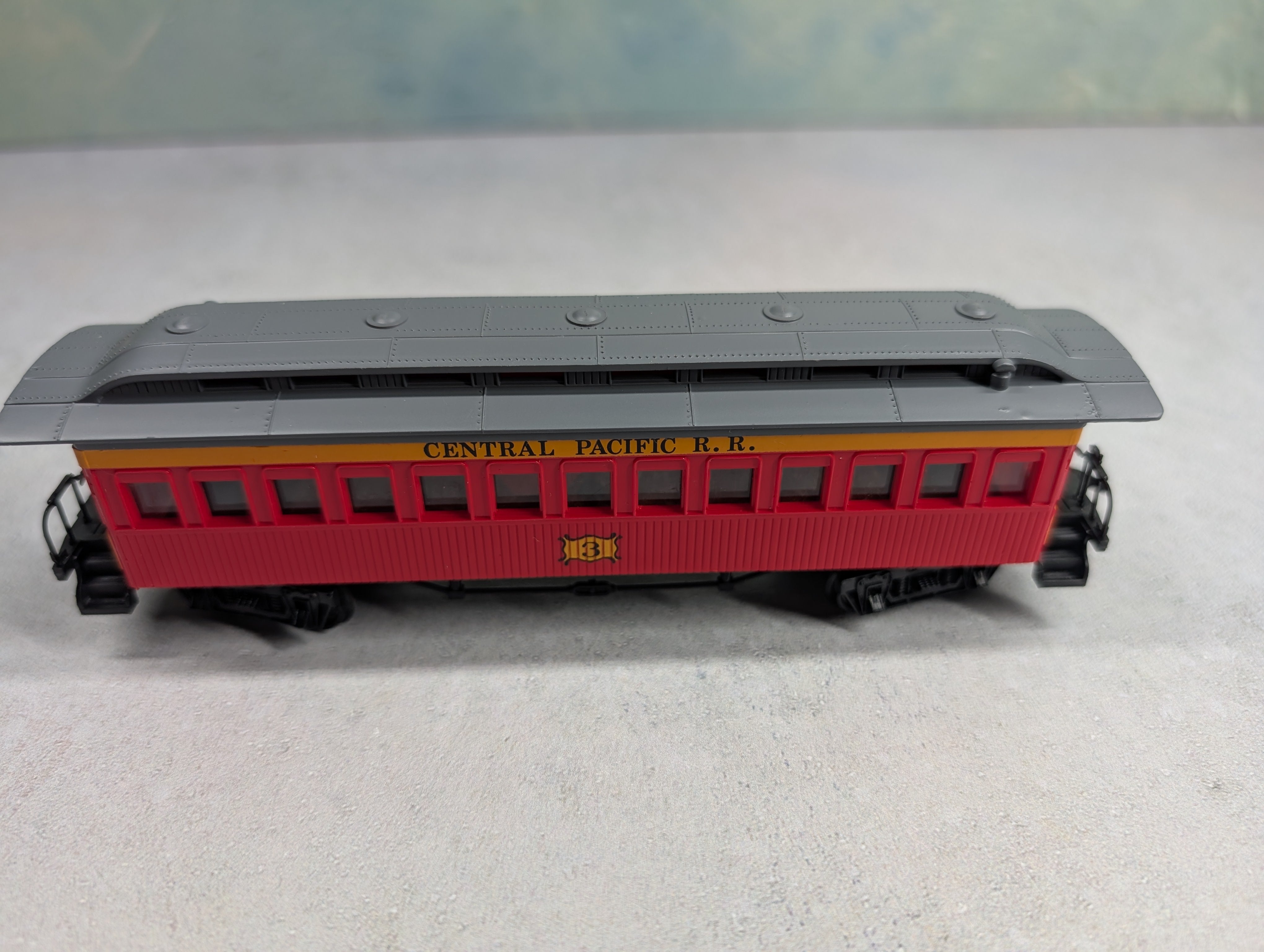 USED Bachmann HO Scale 47' Old Time Coach Central Pacific RR #3