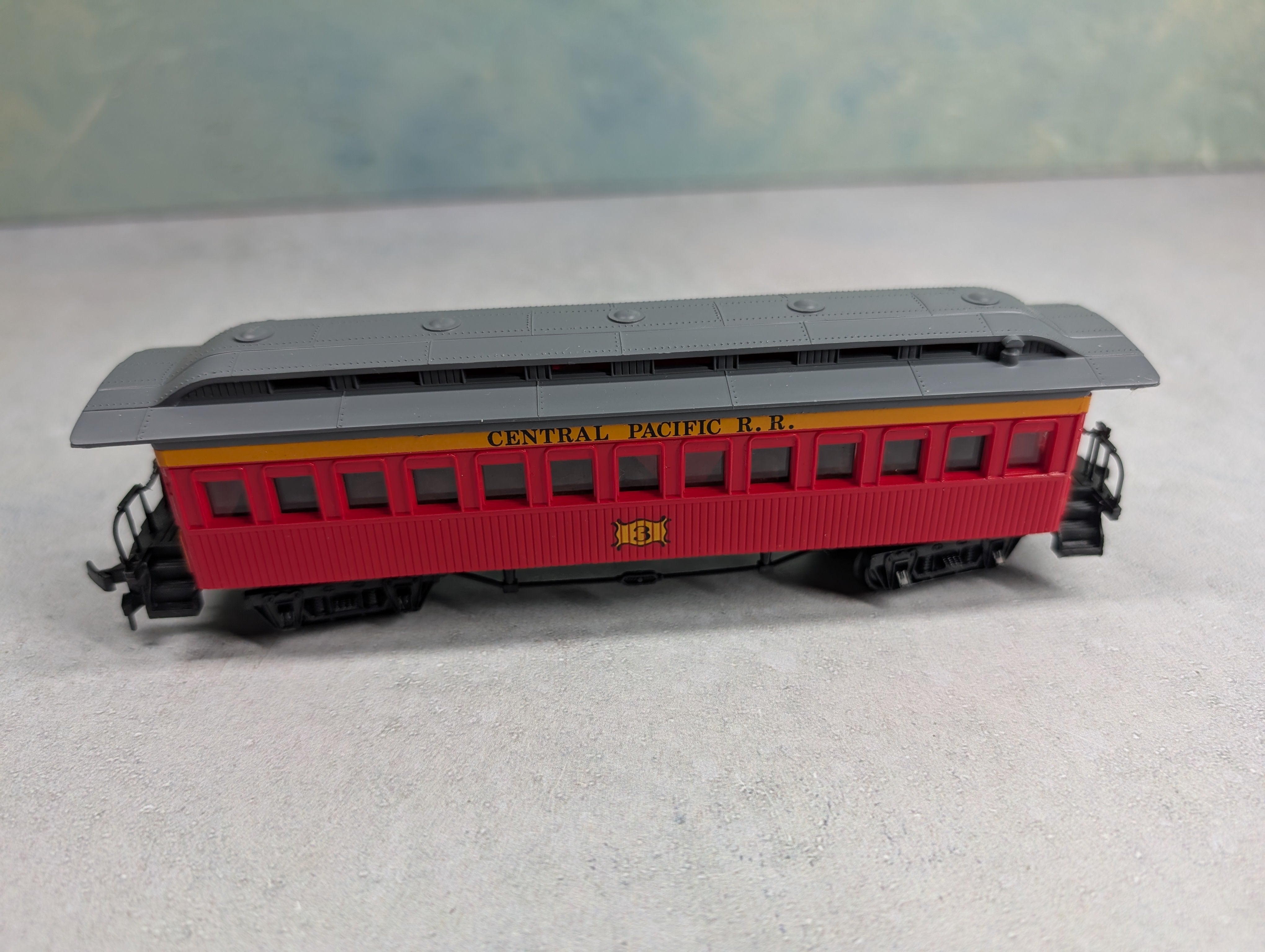 USED Bachmann HO Scale 47' Old Time Coach Central Pacific RR #3