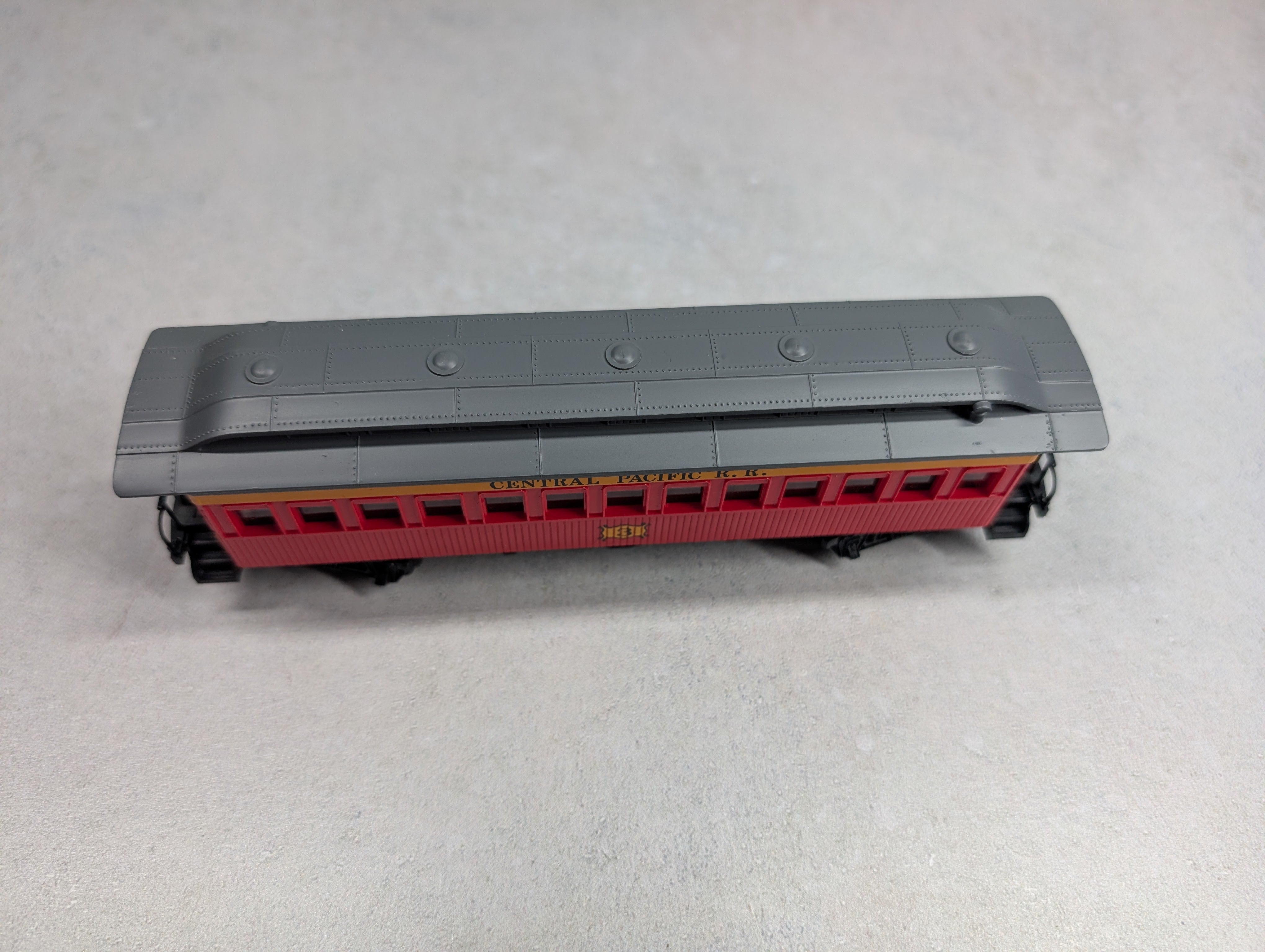 USED Bachmann HO Scale 47' Old Time Coach Central Pacific RR #3