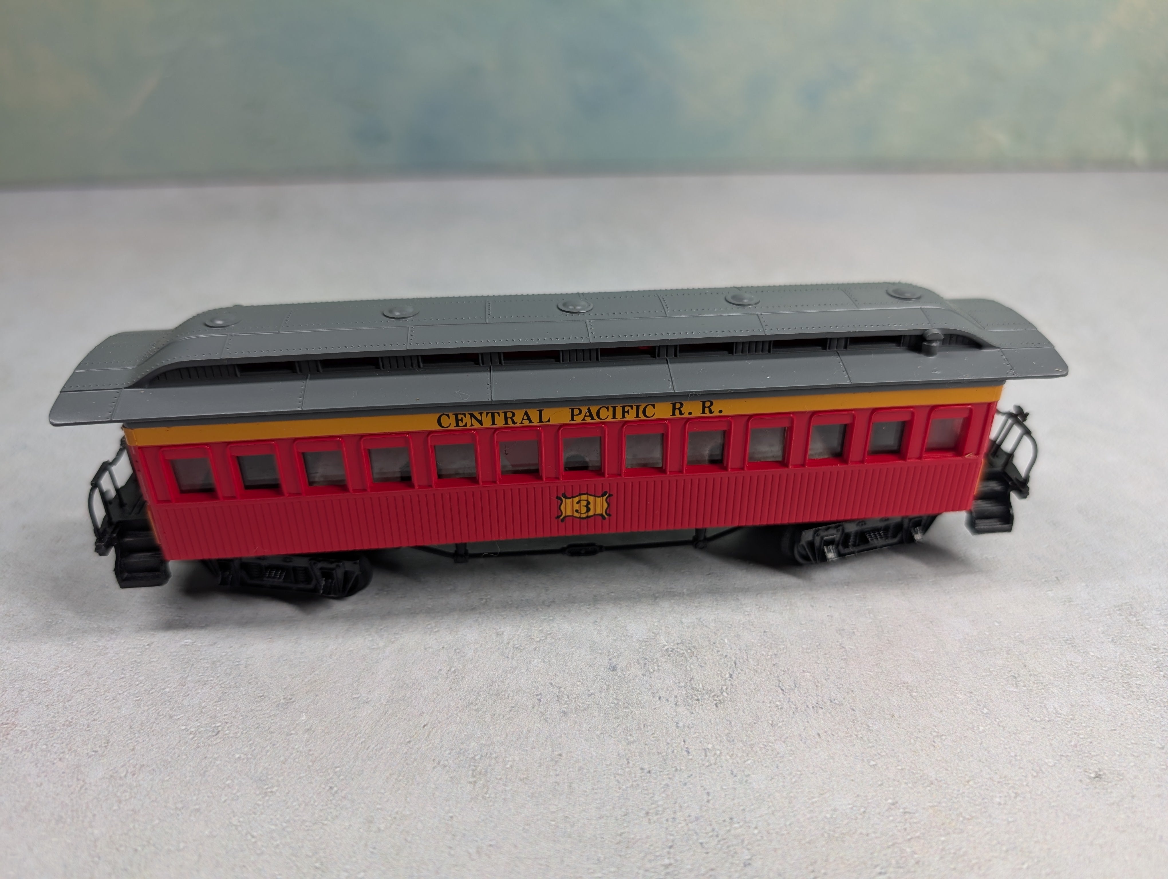 USED Bachmann HO Scale 47' Old Time Coach Central Pacific RR #3