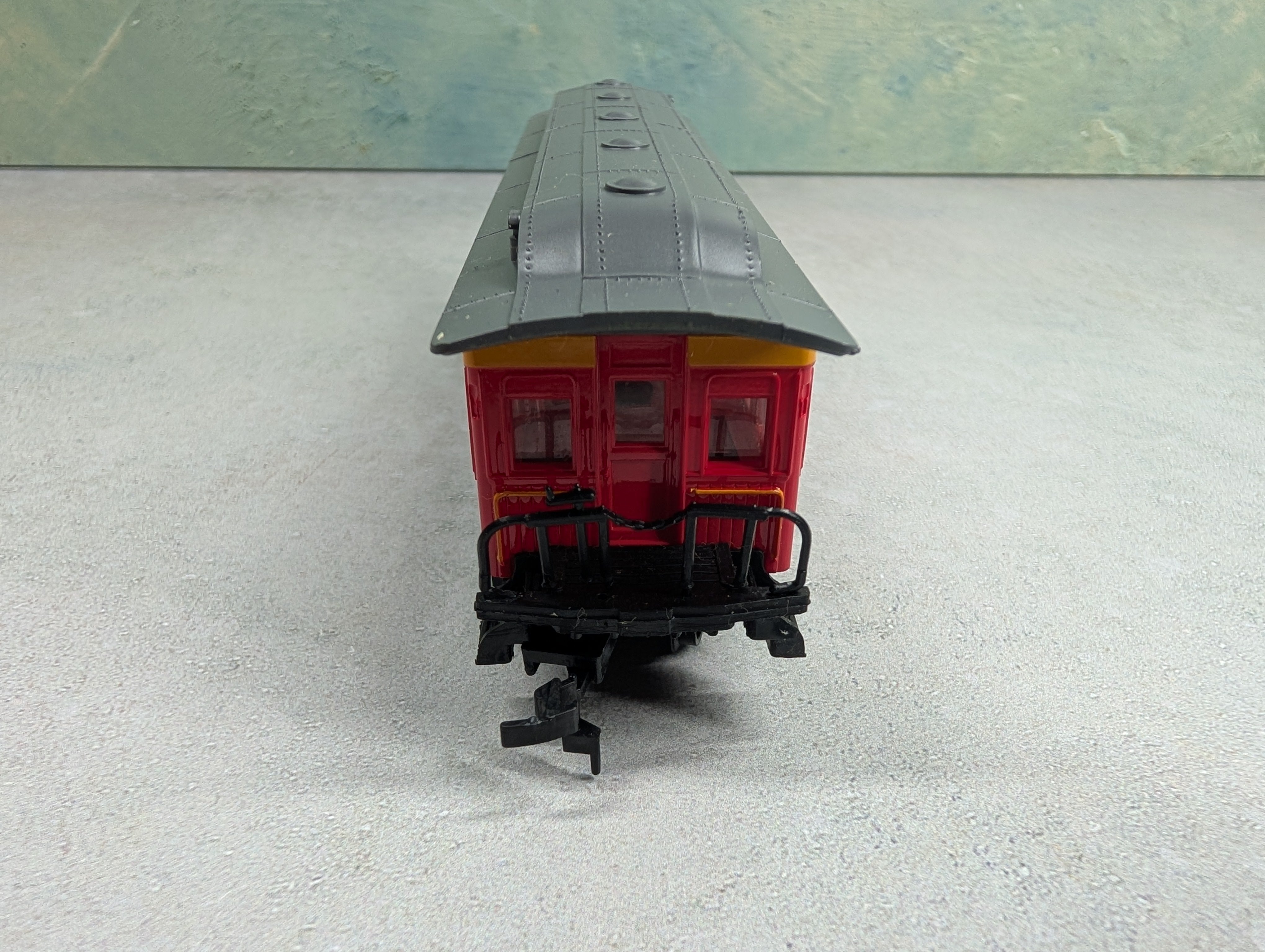 USED Bachmann HO Scale 47' Old Time Coach Central Pacific RR #3