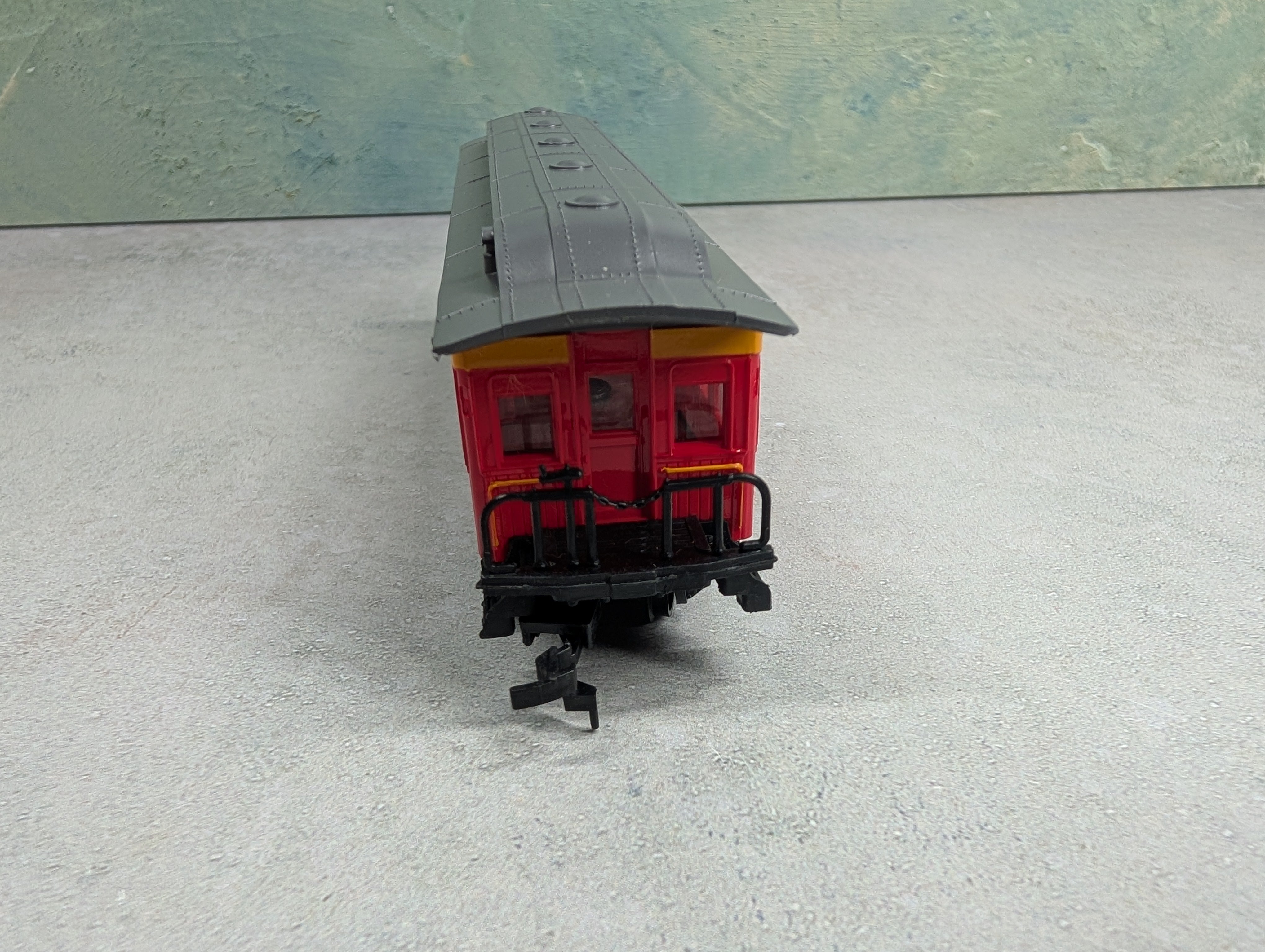 USED Bachmann HO Scale 47' Old Time Coach Central Pacific RR #3