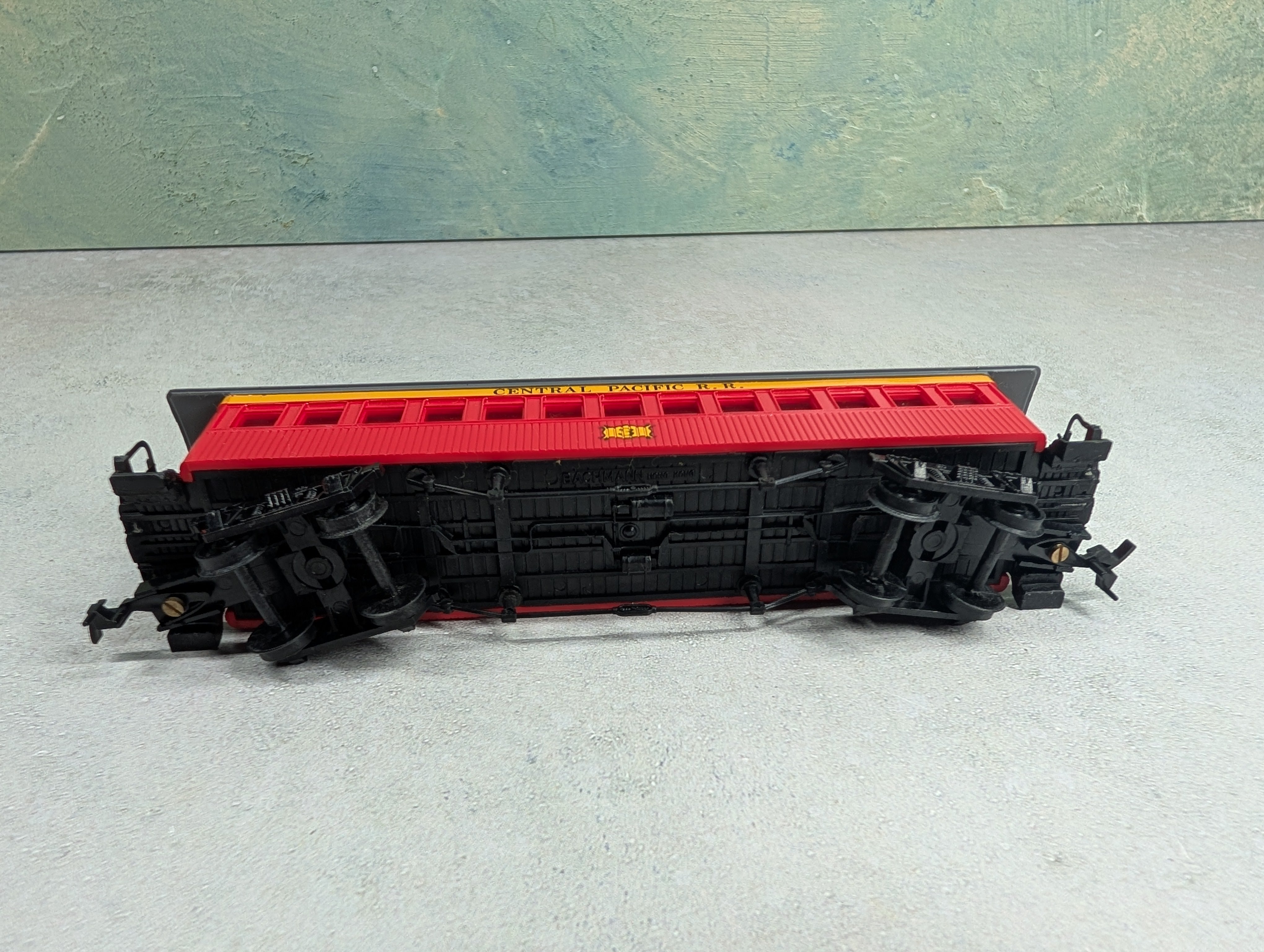 USED Bachmann HO Scale 47' Old Time Coach Central Pacific RR #3