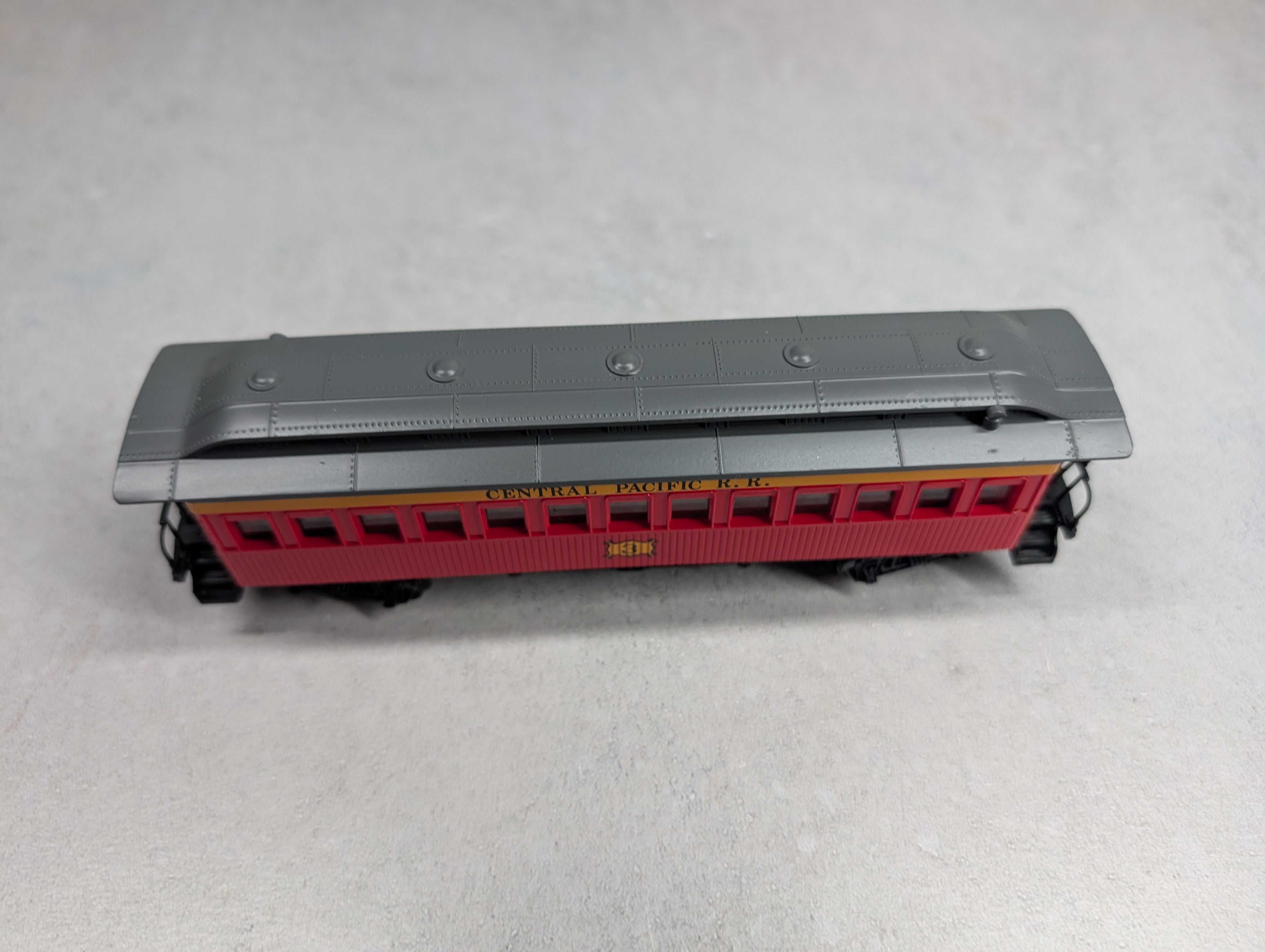 USED Bachmann HO Scale 47' Old Time Coach Central Pacific RR #3