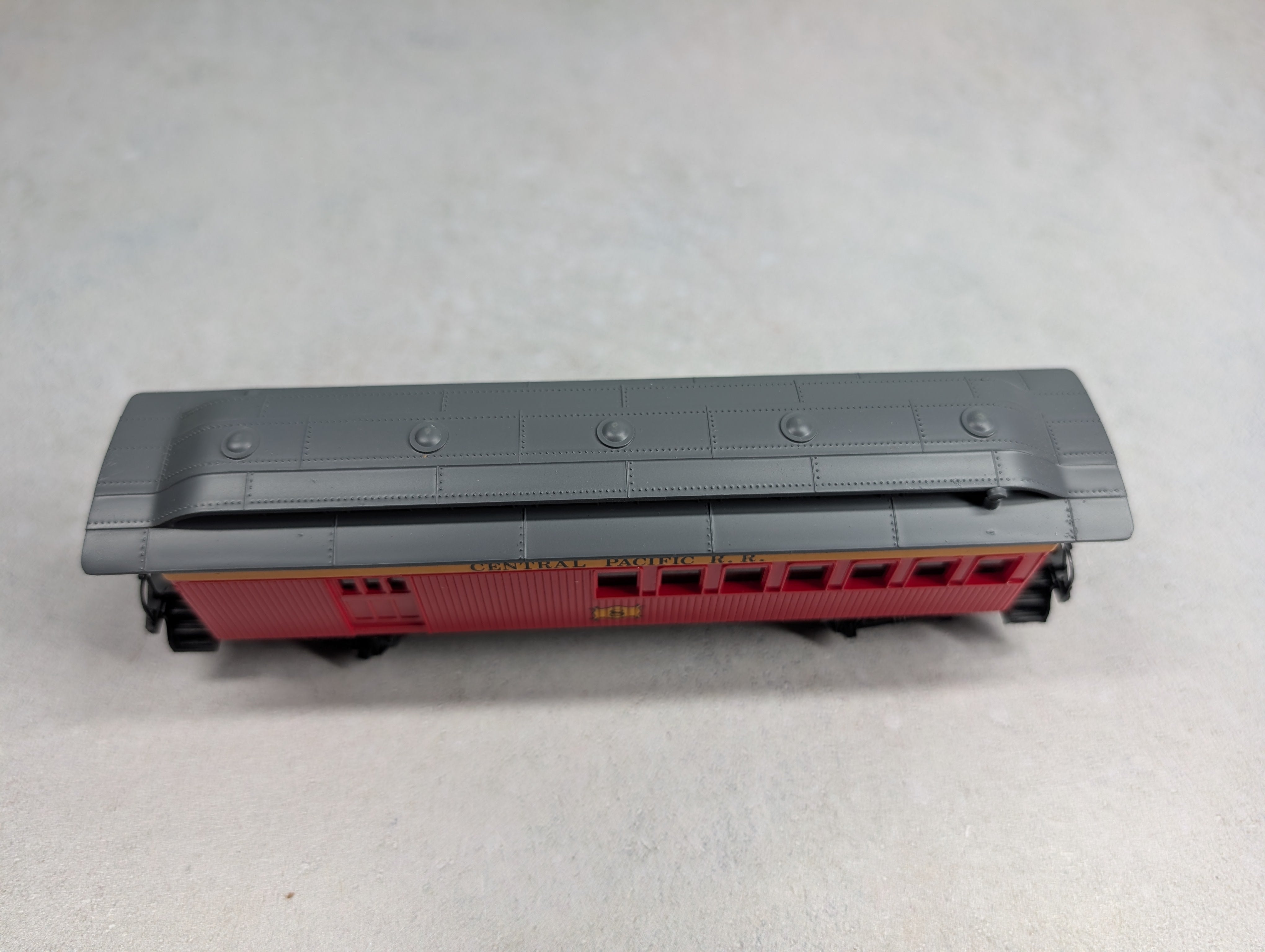 USED Bachmann HO Scale 47' Old Time Combine Central Pacific RR #8