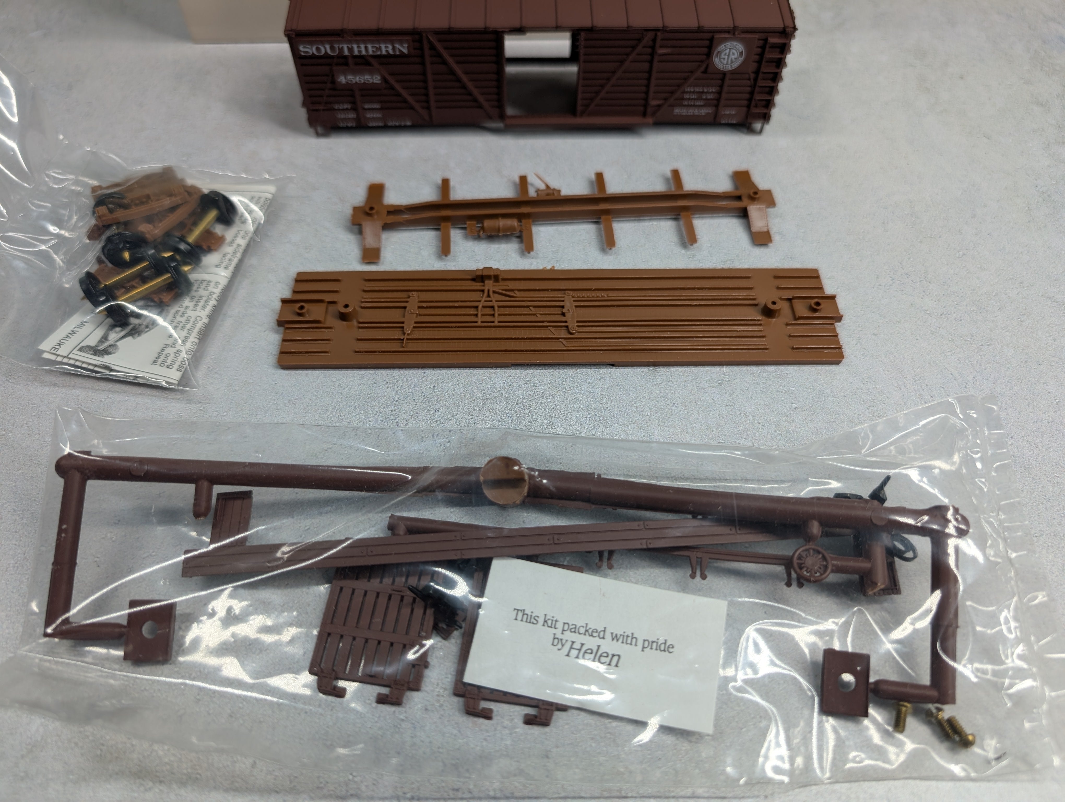 USED Walthers 932-3353 HO Scale 40' Cattle Stock Car Southern #45652 Slatted Ends KIT