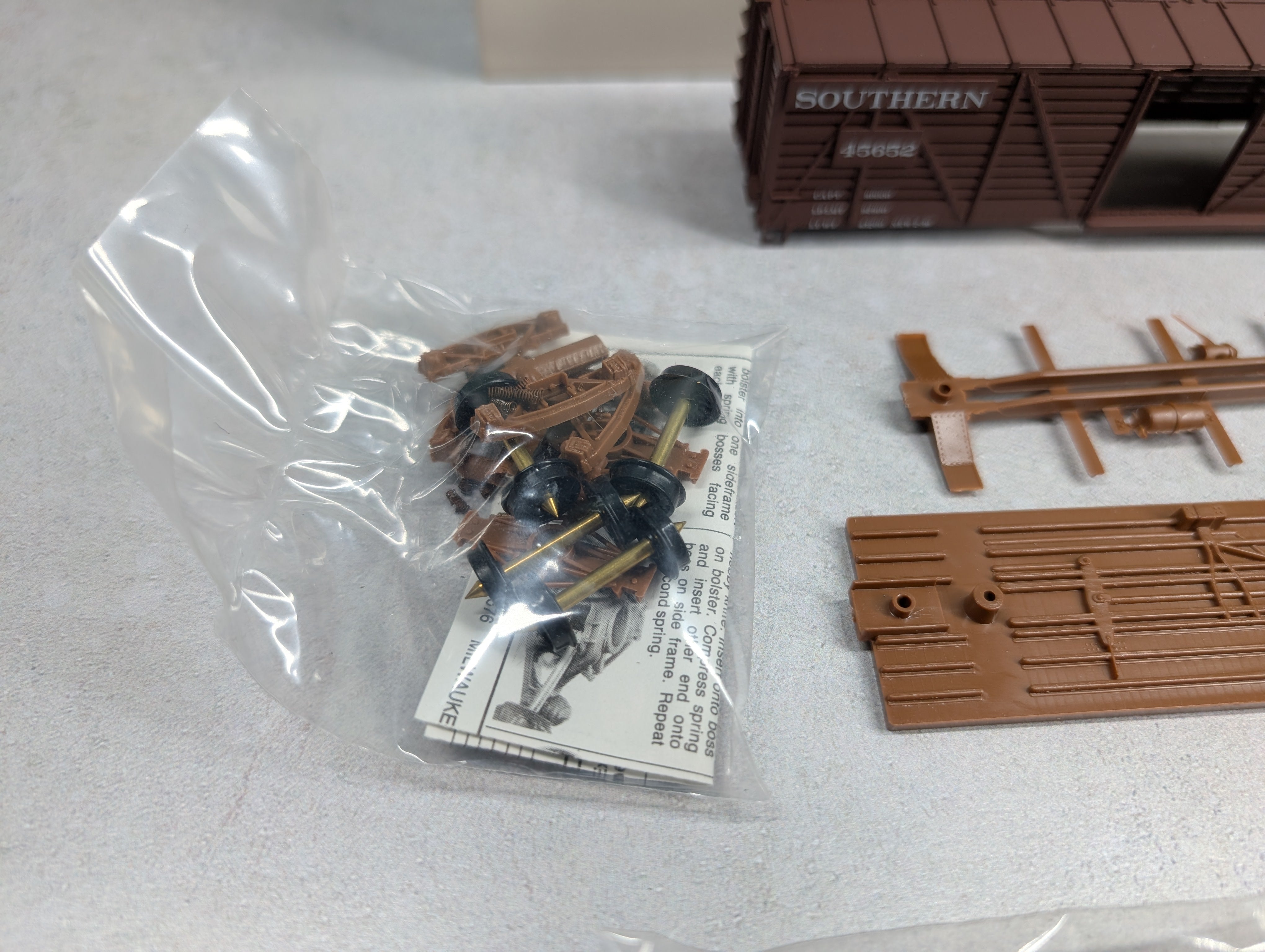 USED Walthers 932-3353 HO Scale 40' Cattle Stock Car Southern #45652 Slatted Ends KIT