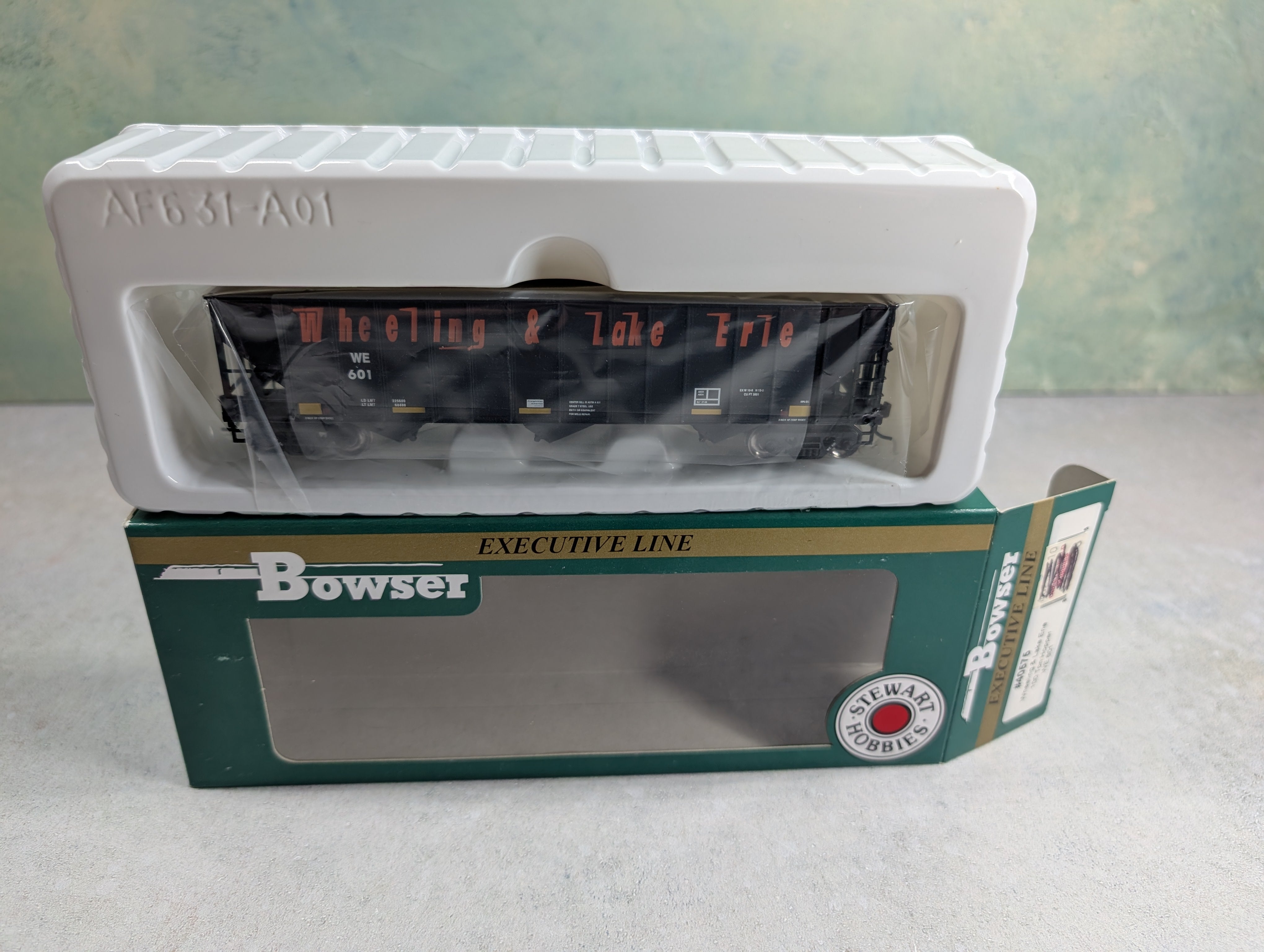 Bowser 40575 HO Scale 100 Ton Hopper Wheeling and Lake Erie Railway WE #601