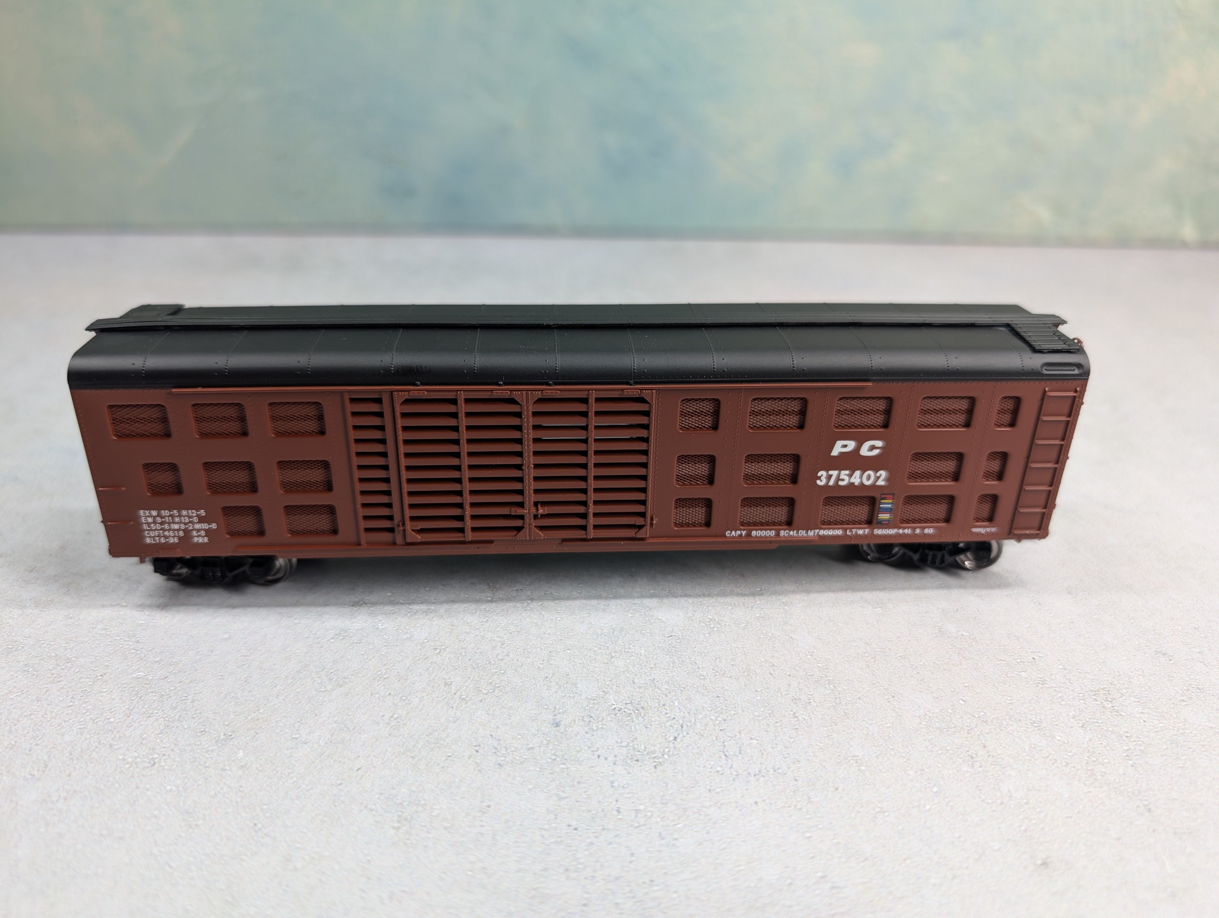 USED Bowser 40258 HO Scale K-9 Stock Car Penn Central PC #375402