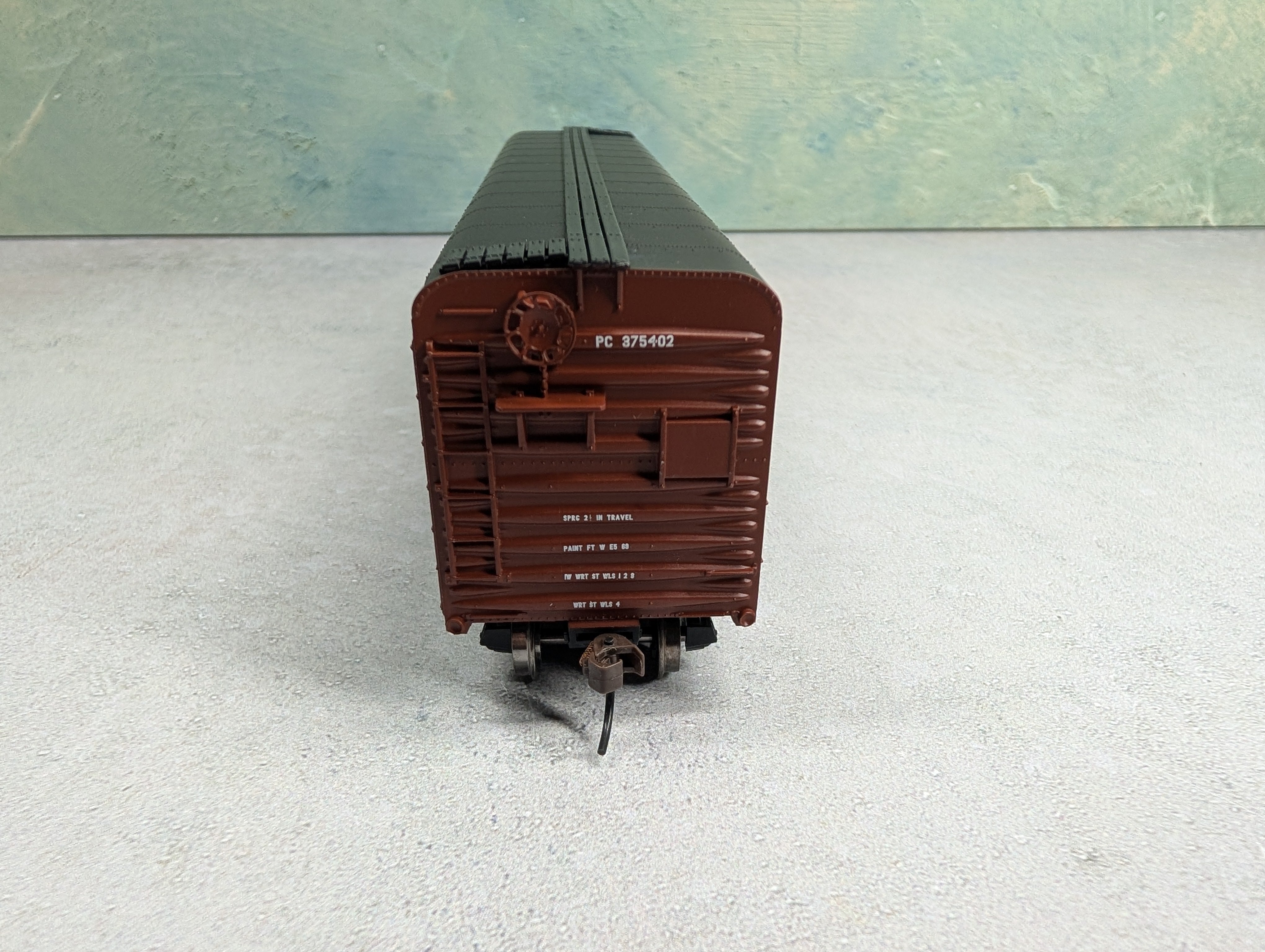 USED Bowser 40258 HO Scale K-9 Stock Car Penn Central PC #375402