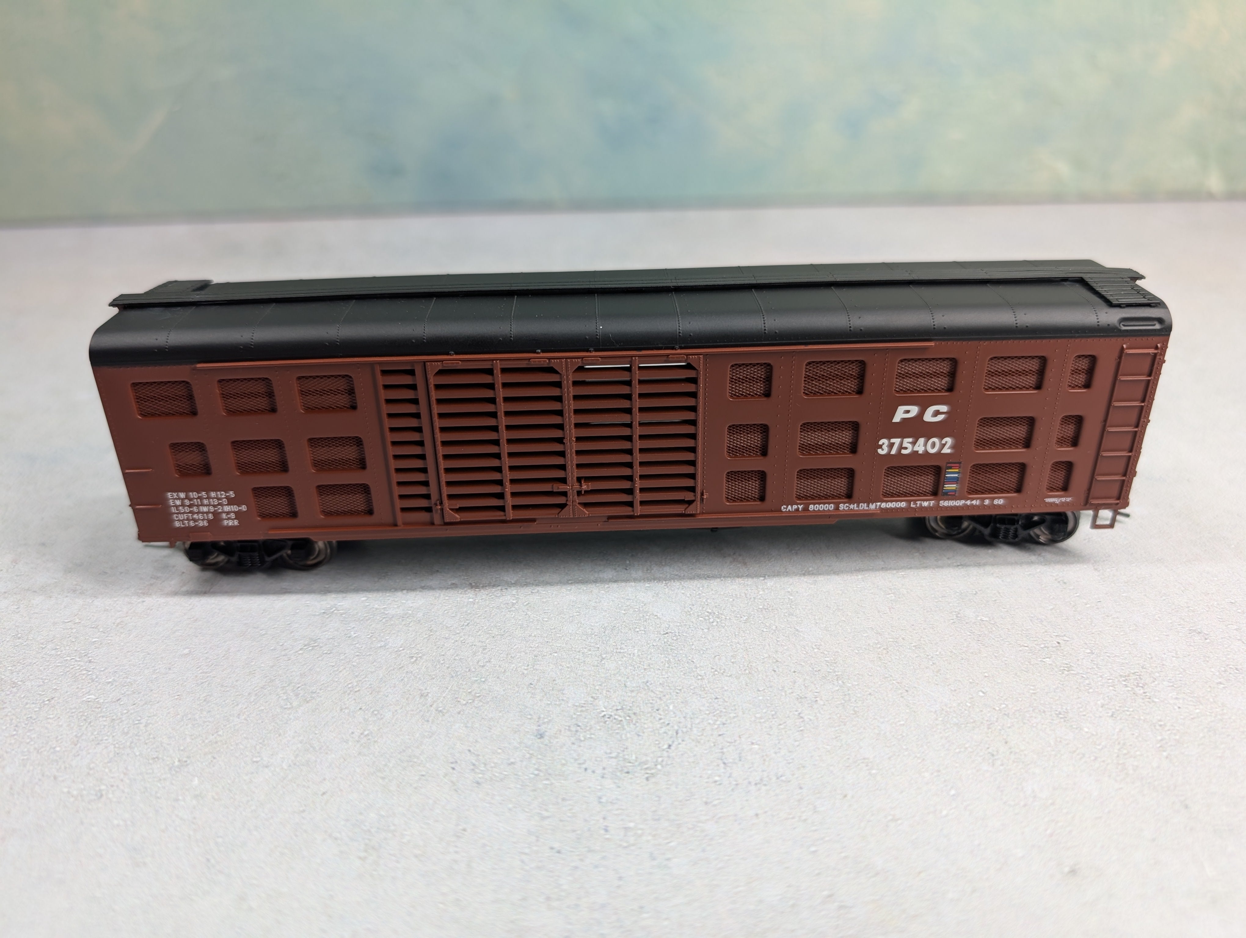 USED Bowser 40258 HO Scale K-9 Stock Car Penn Central PC #375402