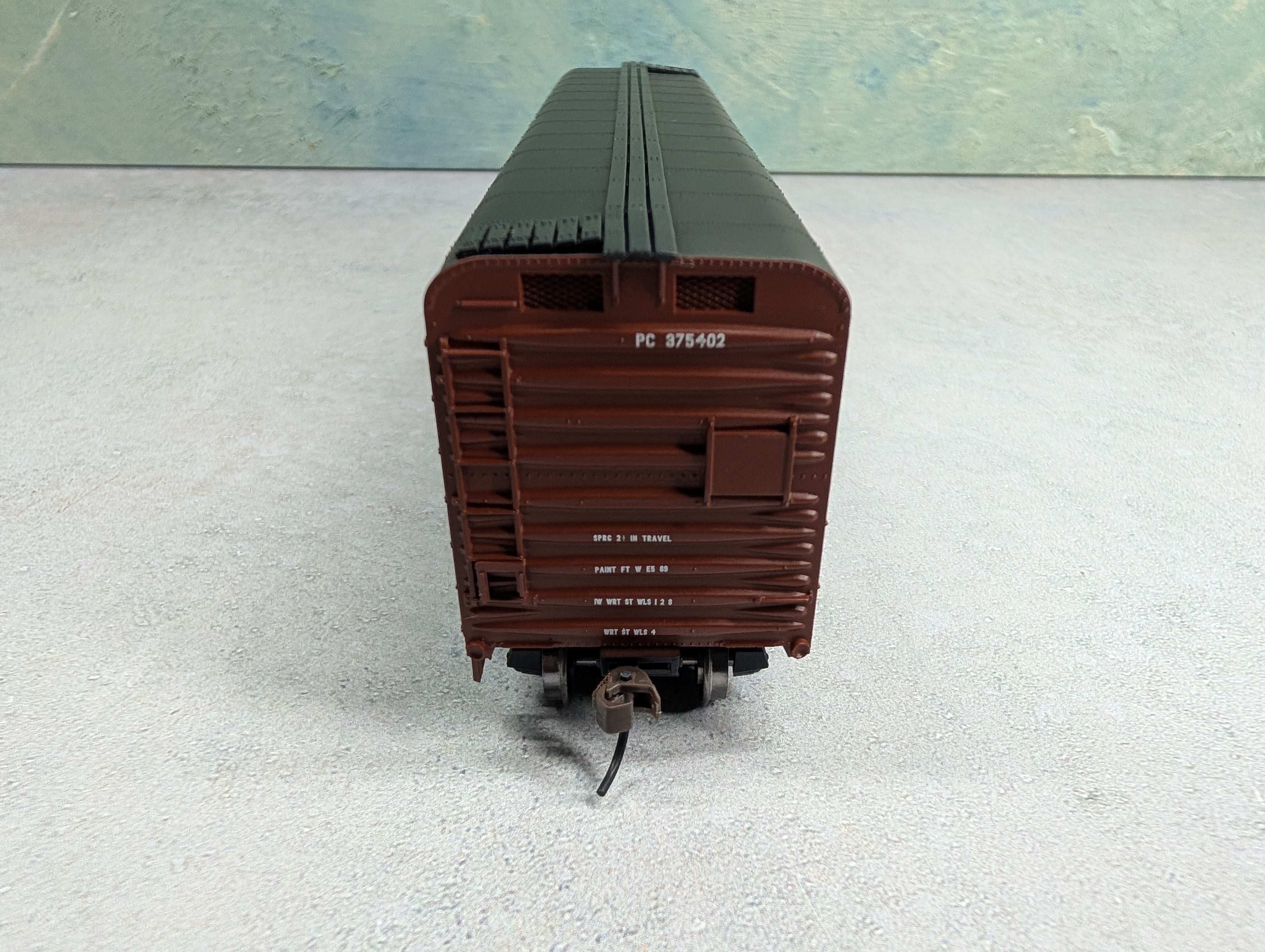 USED Bowser 40258 HO Scale K-9 Stock Car Penn Central PC #375402