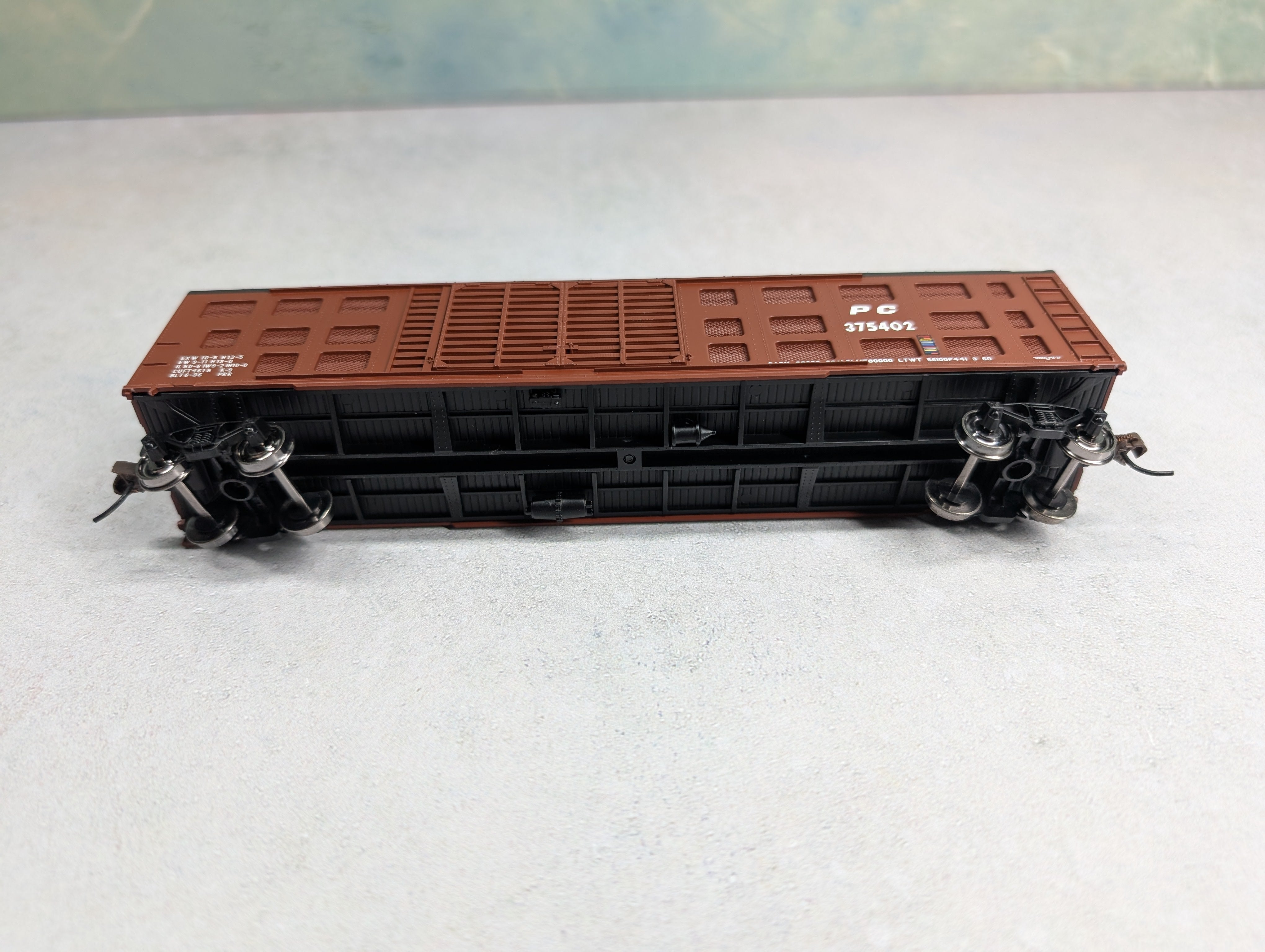 USED Bowser 40258 HO Scale K-9 Stock Car Penn Central PC #375402