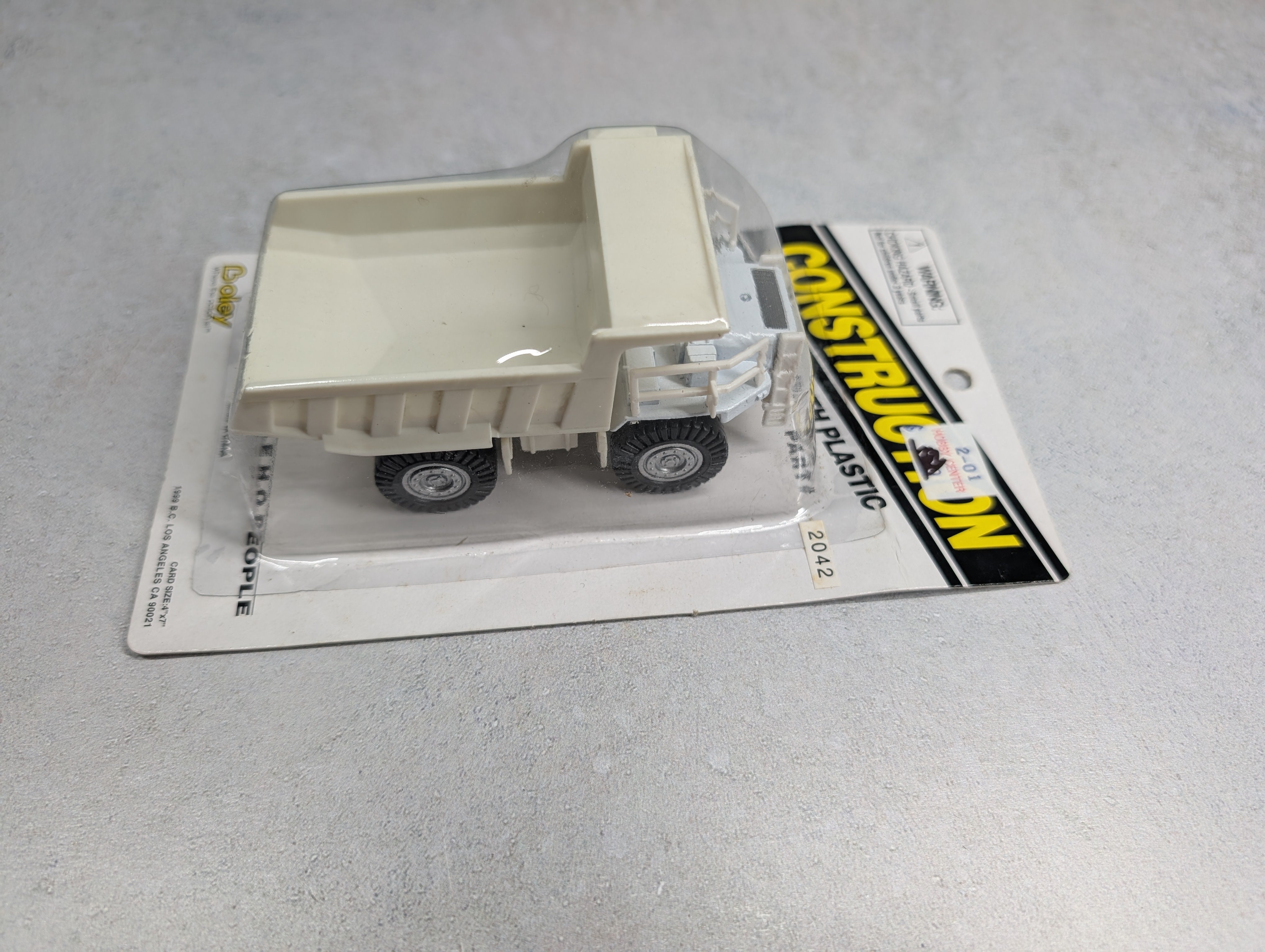 Boley 2042 HO Scale White Large Quarry Plastic Dump Truck Die Cast w/ Plastic Parts