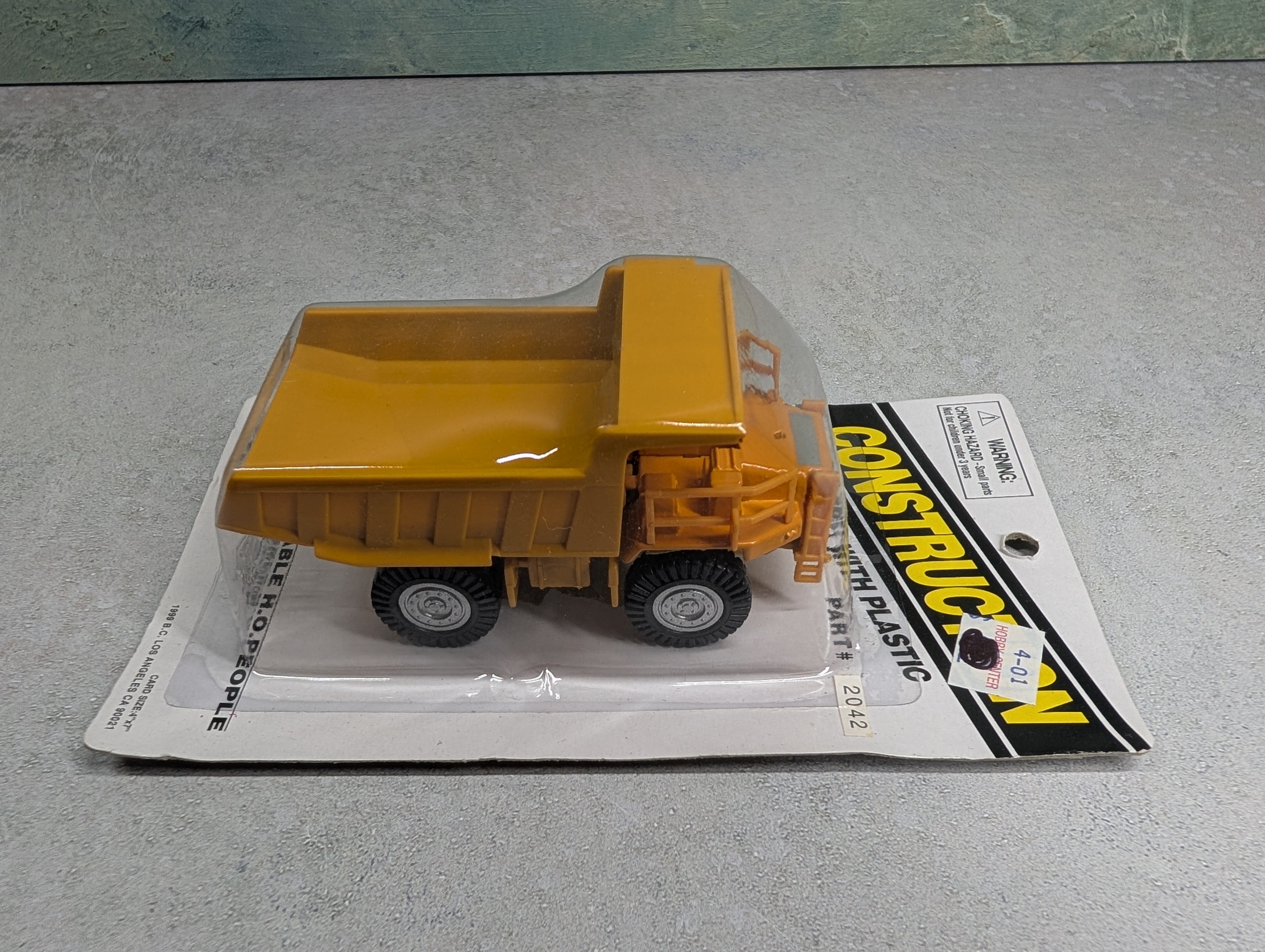 Boley 2042 HO Scale Orange Large Quarry Plastic Dump Truck Die Cast w/ Plastic Parts