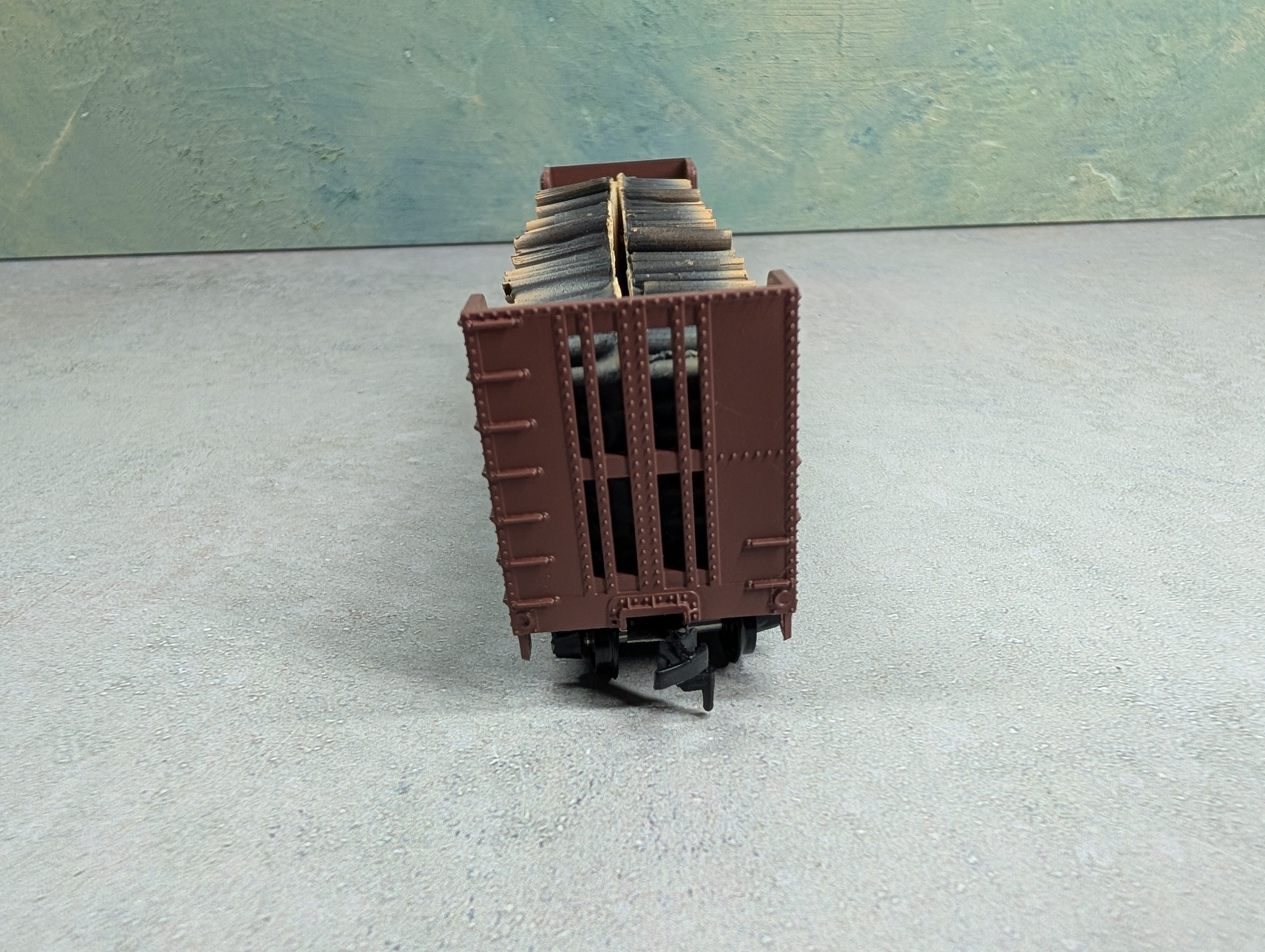 USED Athearn HO Scale 40' Bulkhead Flat Car Louisville & Nashville L&N #23054 w/ Wood Load