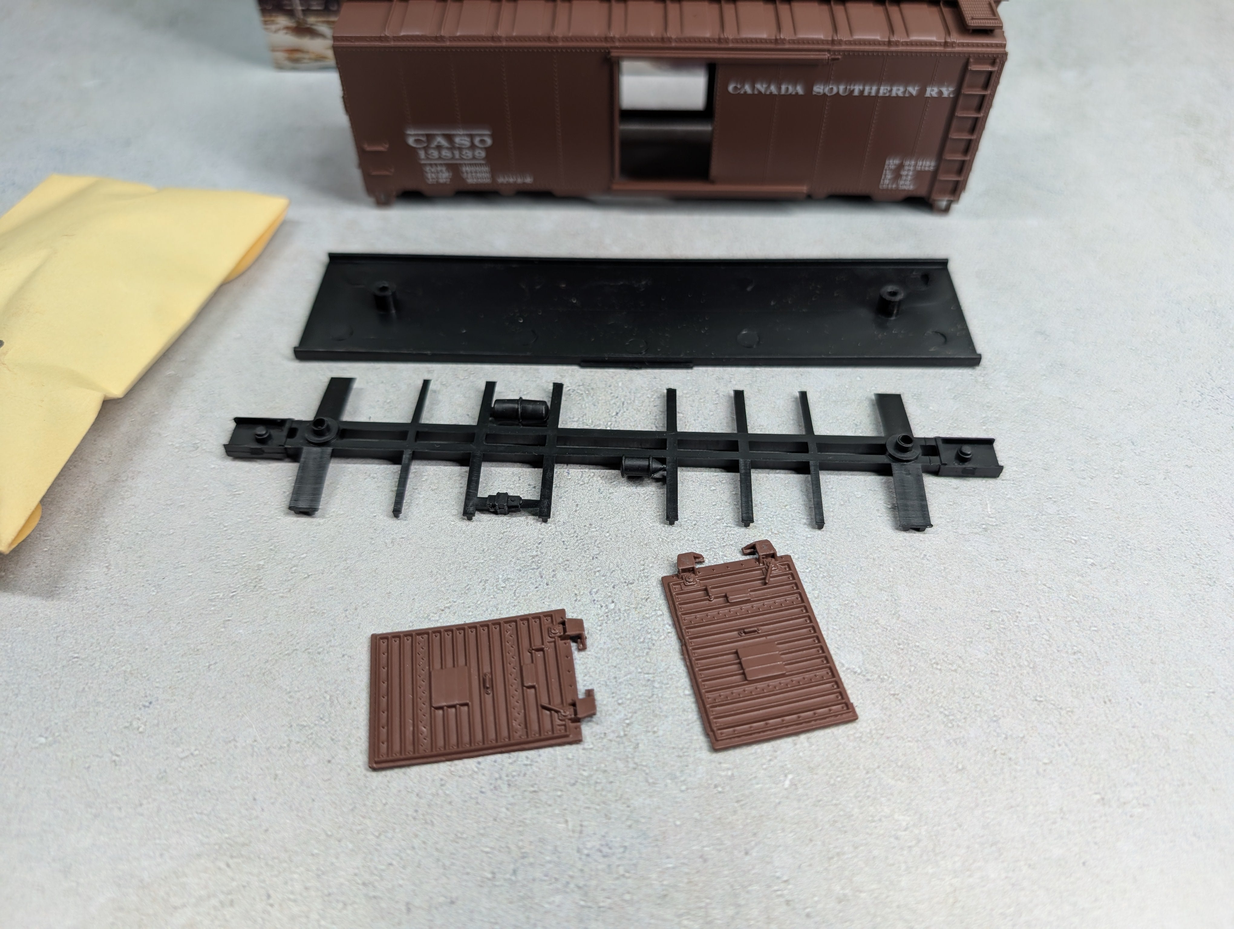 USED Athearn HO Scale 40' Box Car Canada Southern CASO #138139 Bev-Bel KIT