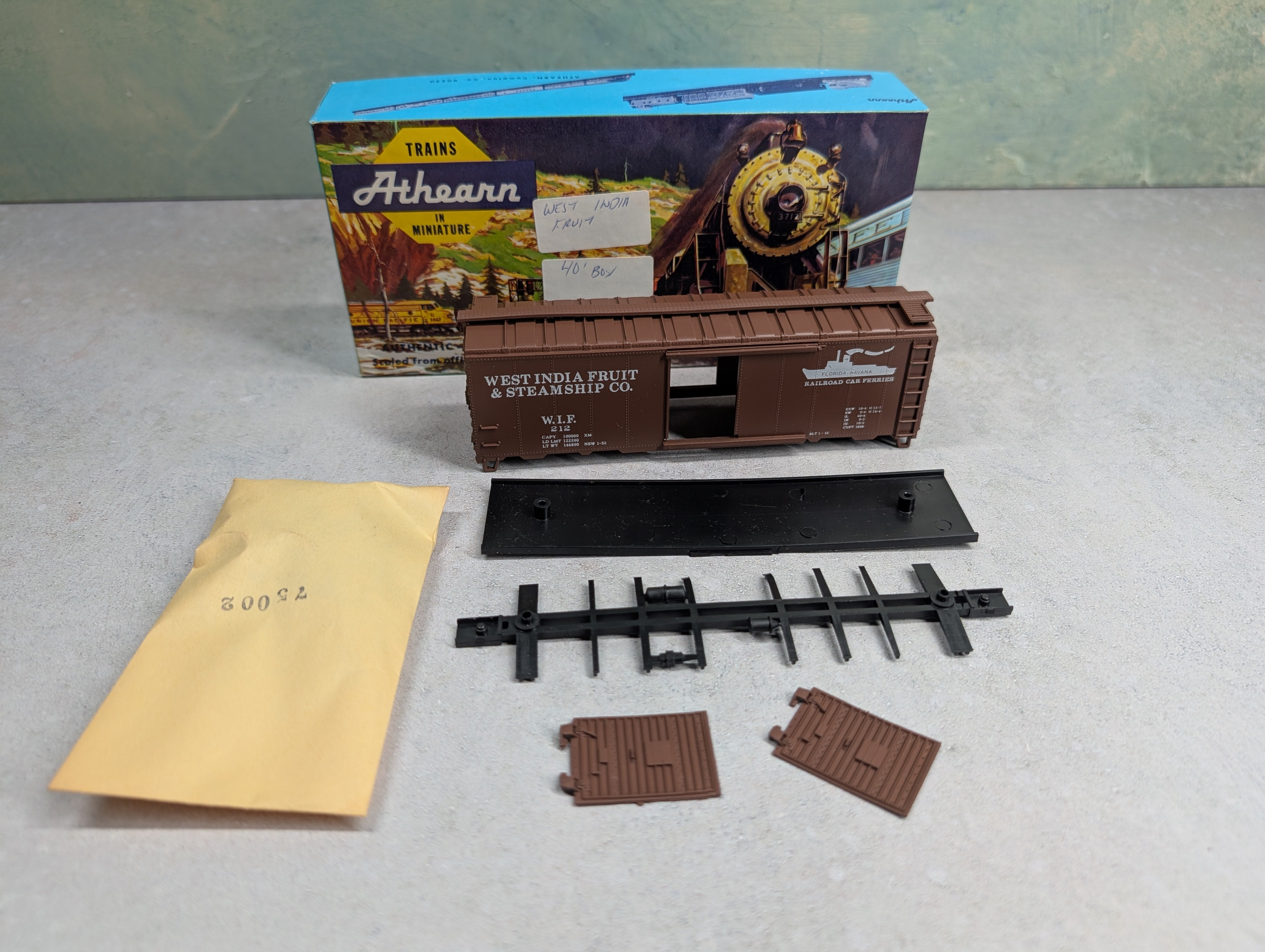 USED Athearn HO Scale 40' Box Car West India Fruit and Steamship WIF #212 Bev-Bel KIT
