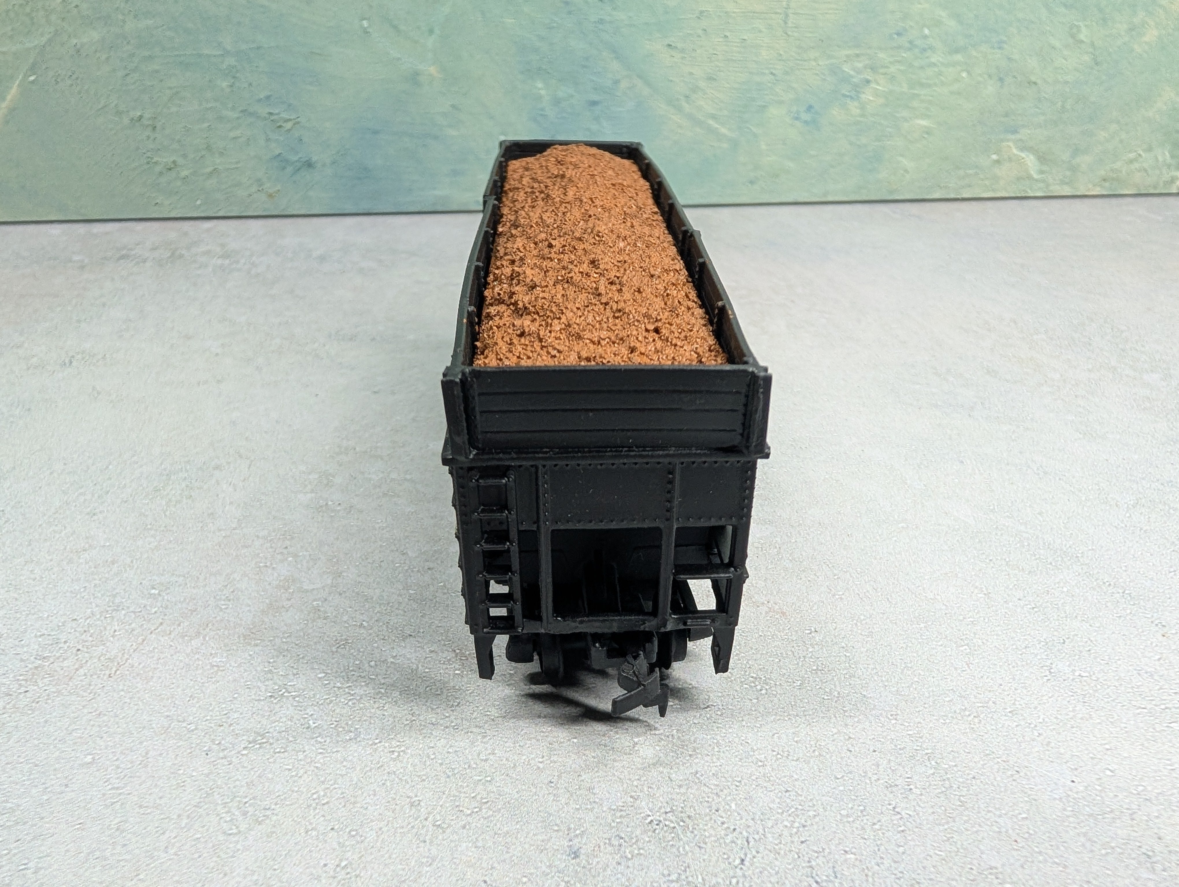 USED Tyco HO Scale 4 Bay Raised Hopper Southern #5667 Decal w/ Load