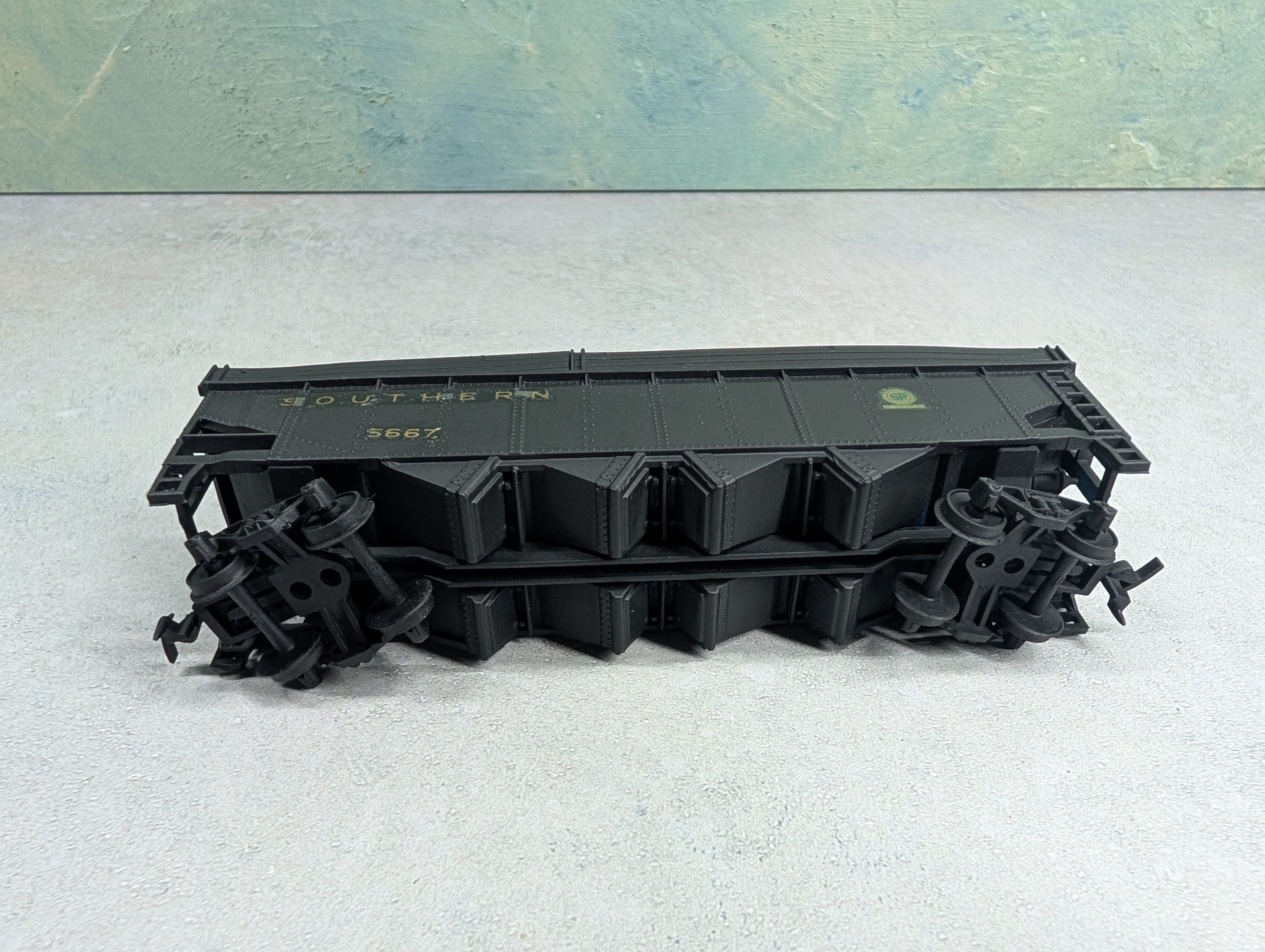 USED Tyco HO Scale 4 Bay Raised Hopper Southern #5667 Decal w/ Load