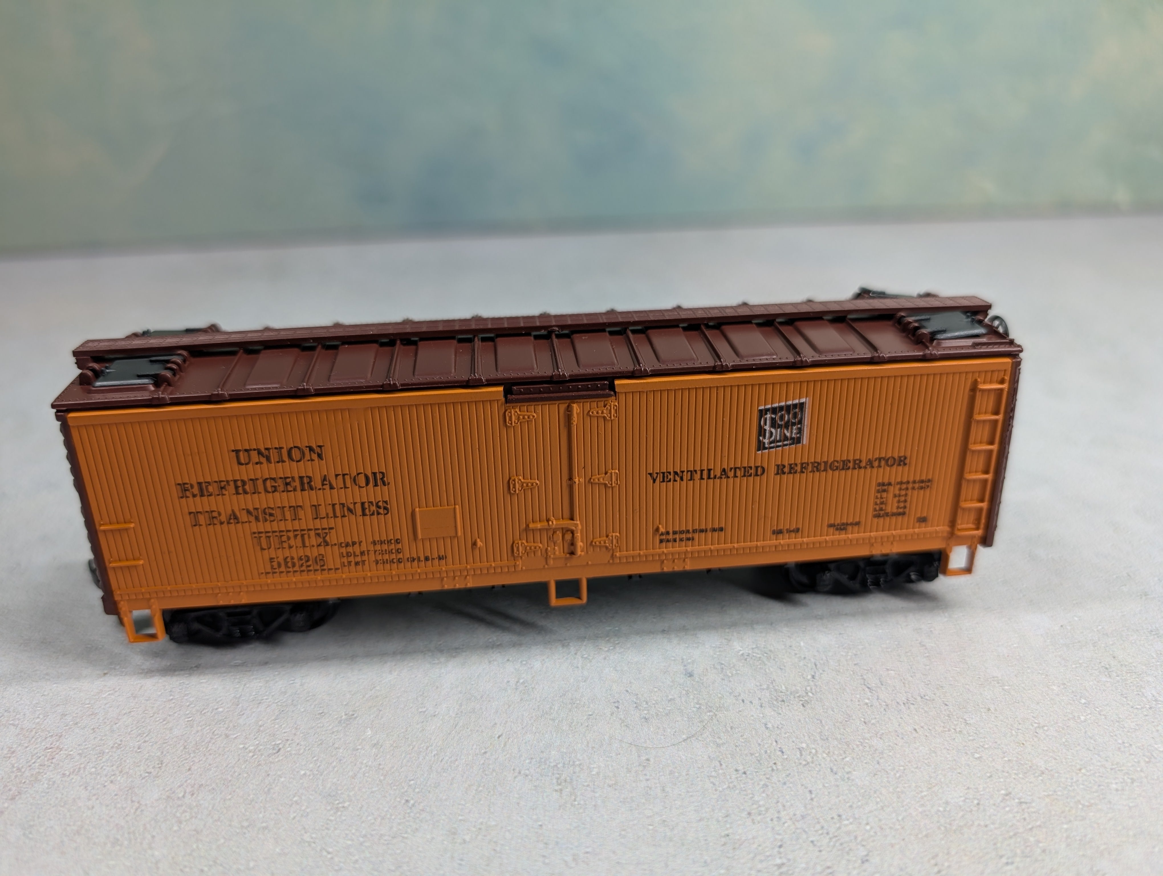 USED Athearn HO Scale 40' Wooden Reefer Box Car Union Refrigerator Transit Lines URTX #5626
