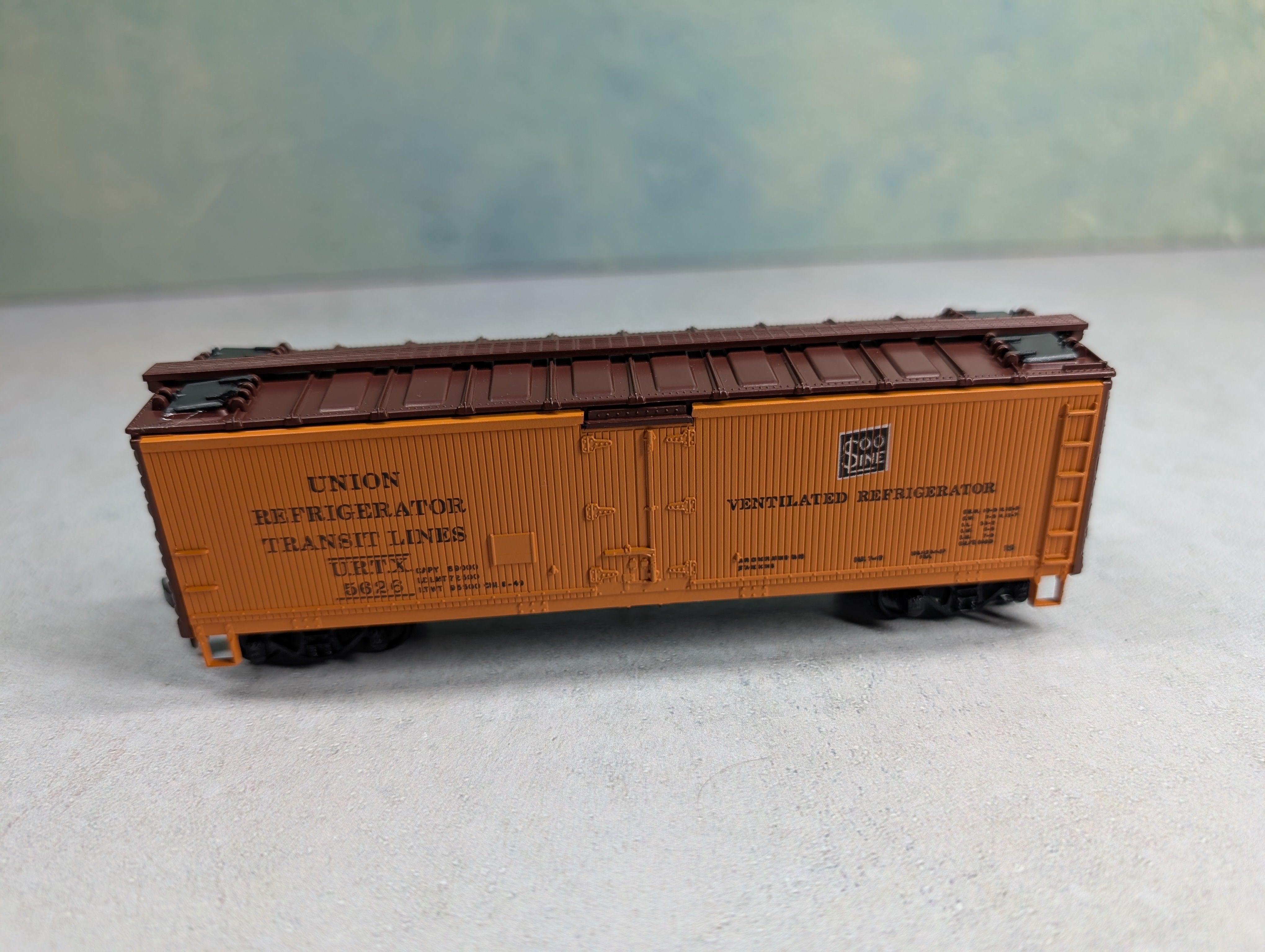USED Athearn HO Scale 40' Wooden Reefer Box Car Union Refrigerator Transit Lines URTX #5626
