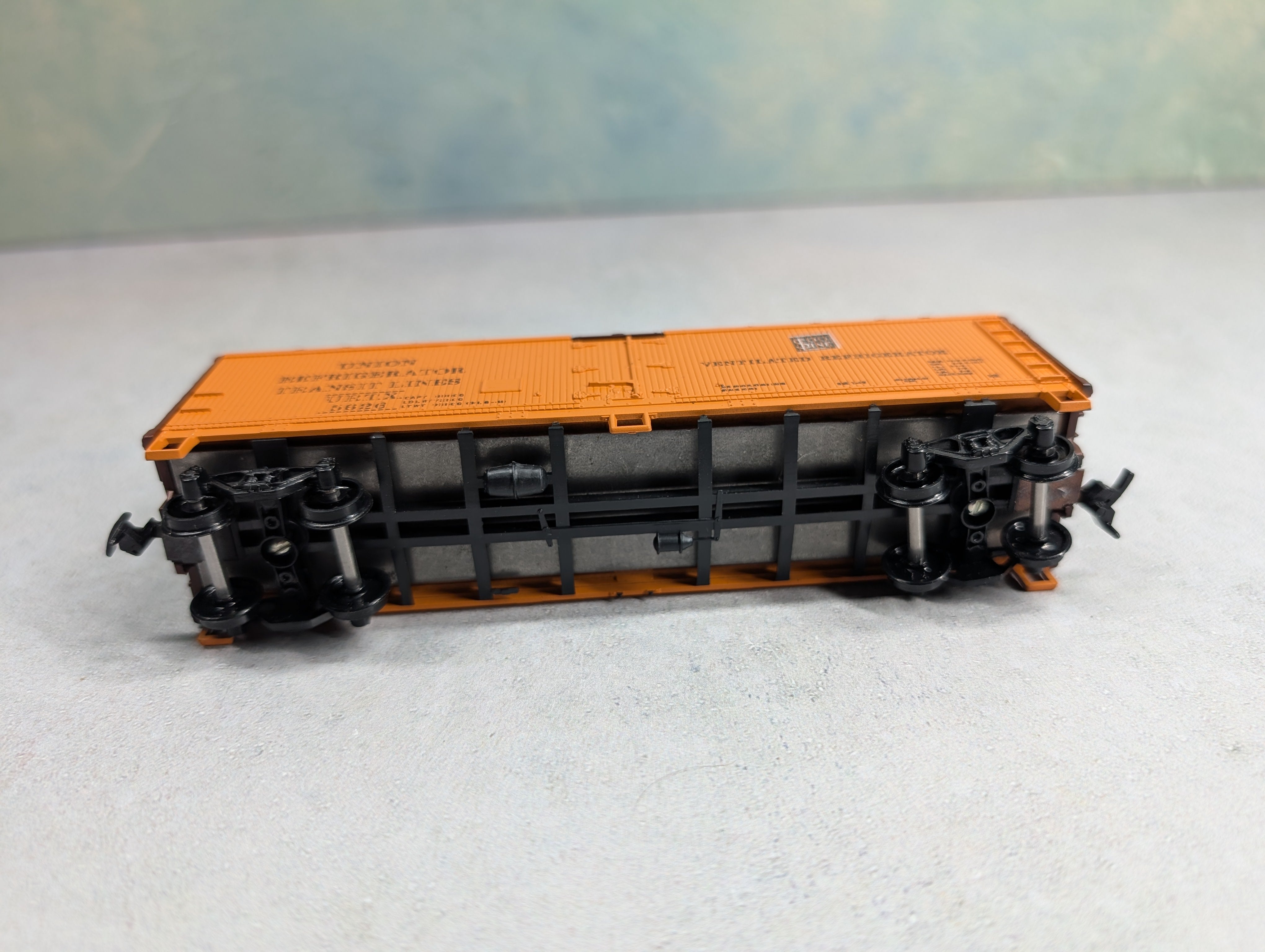 USED Athearn HO Scale 40' Wooden Reefer Box Car Union Refrigerator Transit Lines URTX #5626