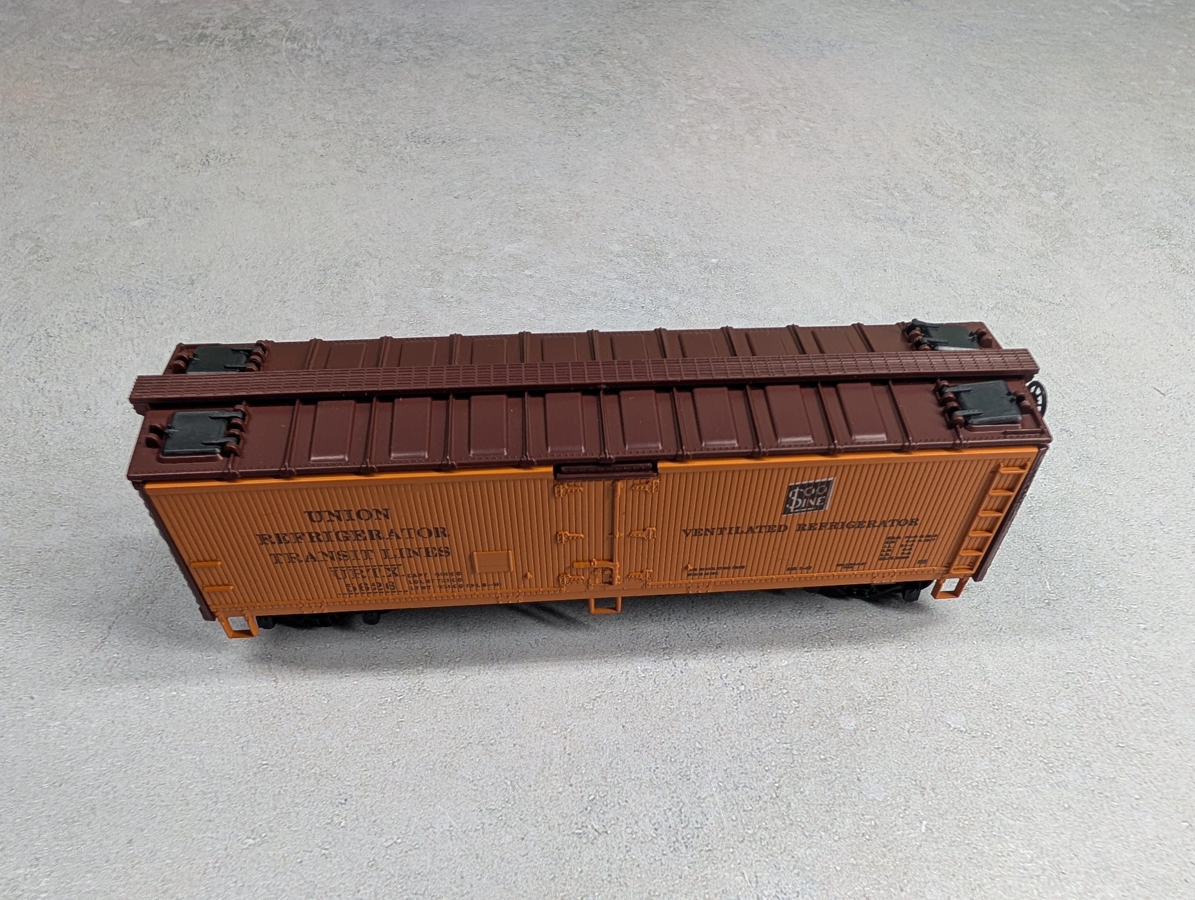 USED Athearn HO Scale 40' Wooden Reefer Box Car Union Refrigerator Transit Lines URTX #5626