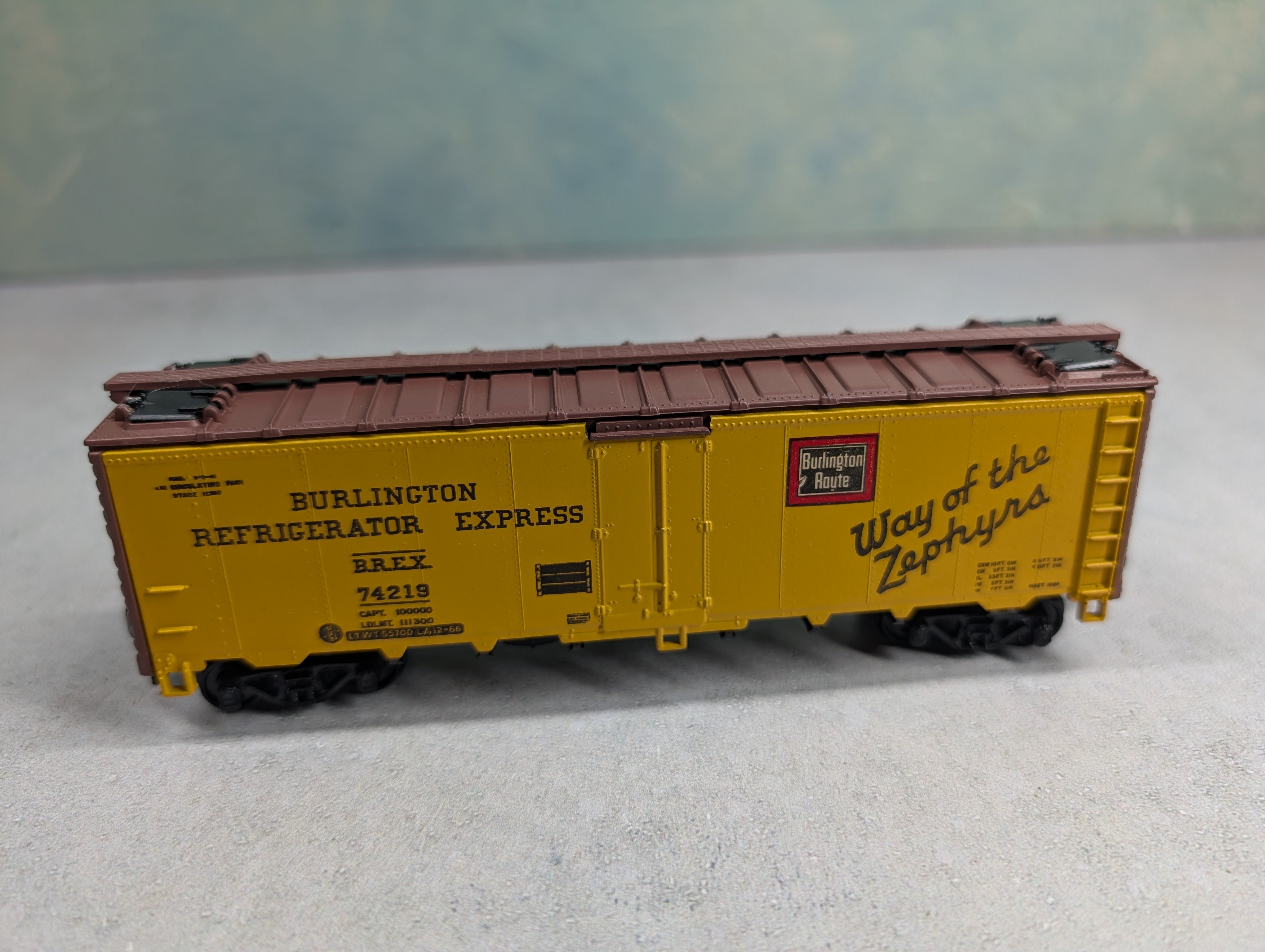 USED Athearn HO Scale 40' Reefer Box Car Burlington BREX #74219