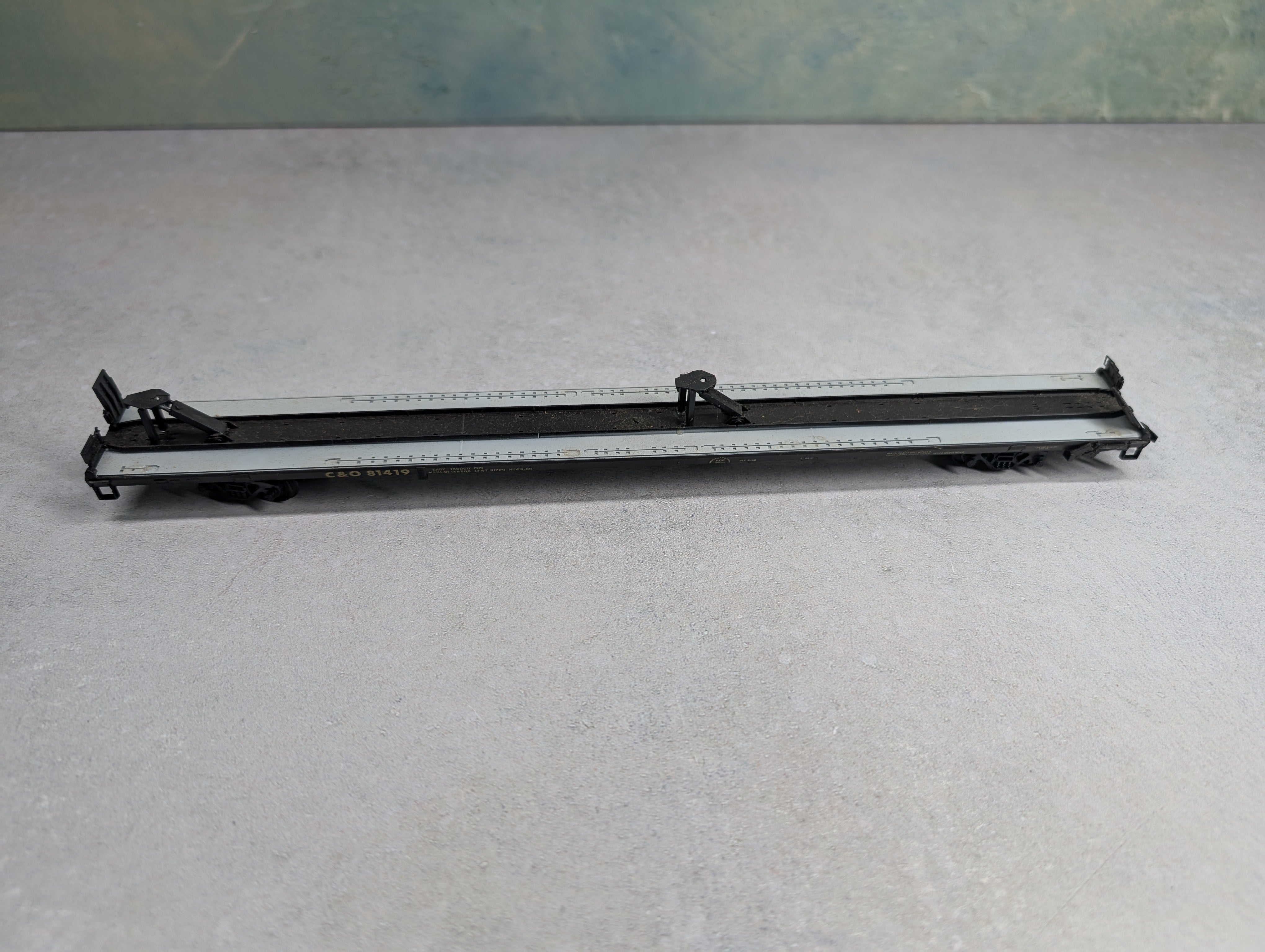 USED Athearn HO Scale 86' Flat Car w/ 2 Trailers Chesapeake and Ohio C&O #81419