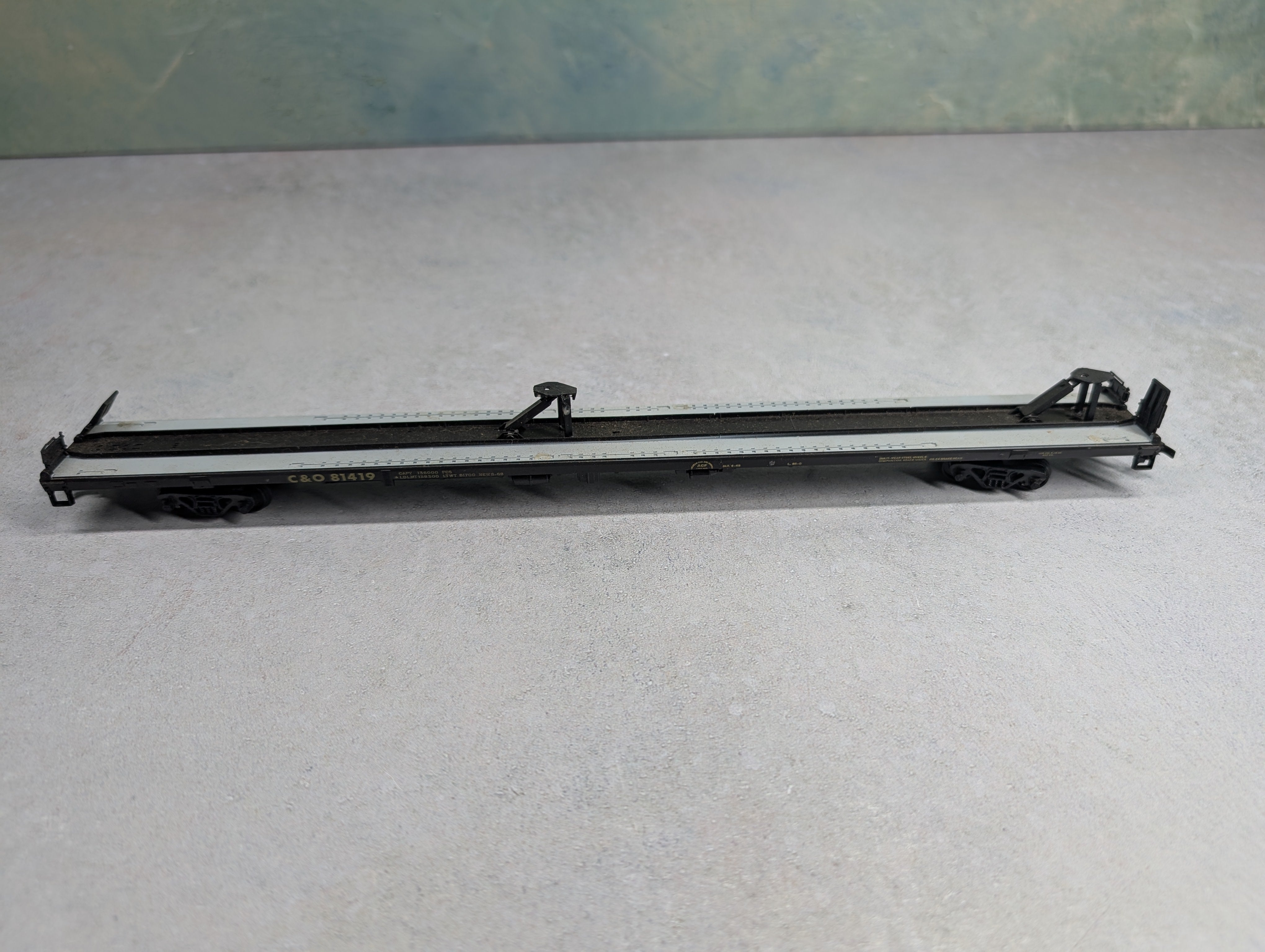 USED Athearn HO Scale 86' Flat Car w/ 2 Trailers Chesapeake and Ohio C&O #81419