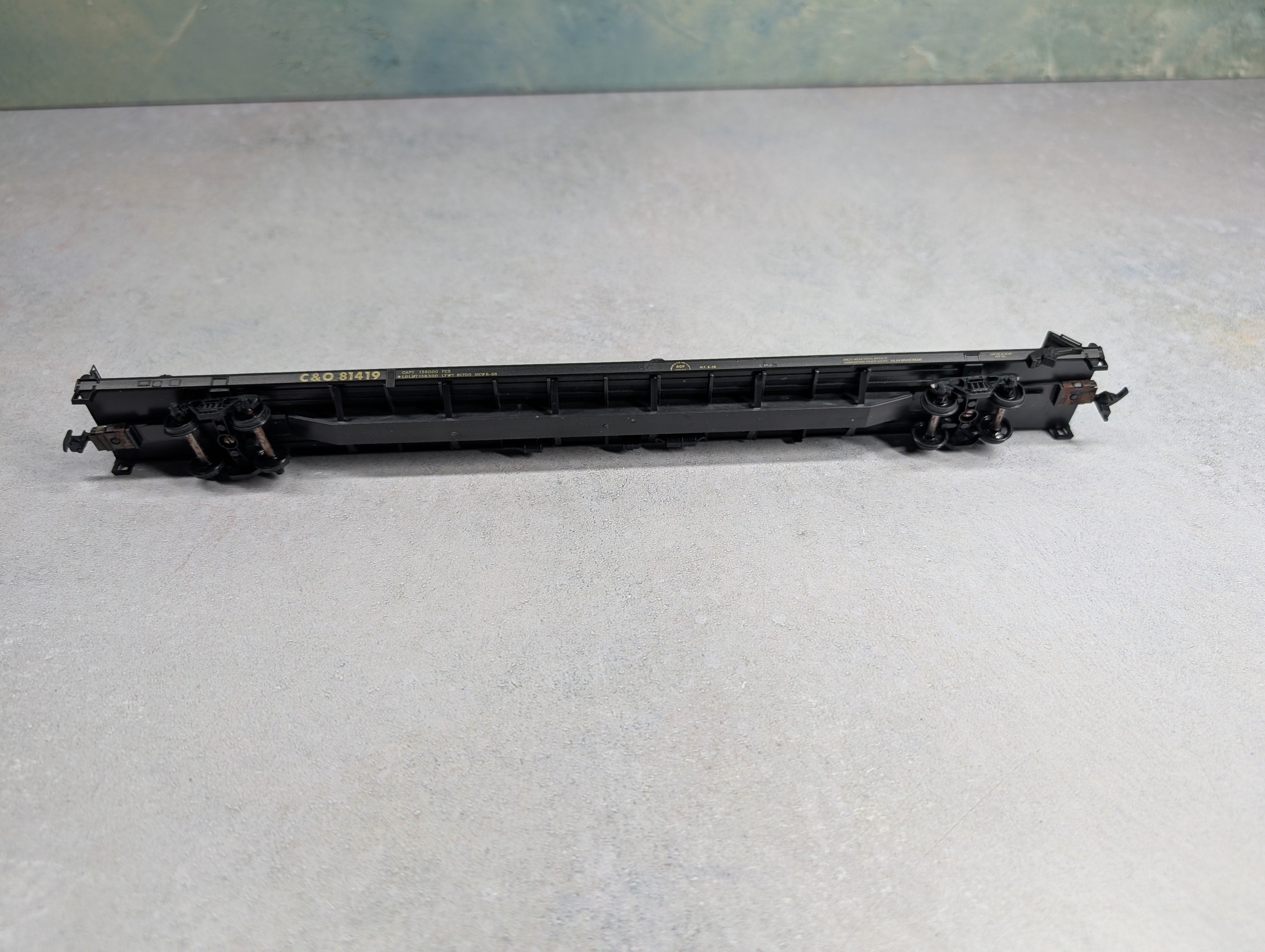 USED Athearn HO Scale 86' Flat Car w/ 2 Trailers Chesapeake and Ohio C&O #81419