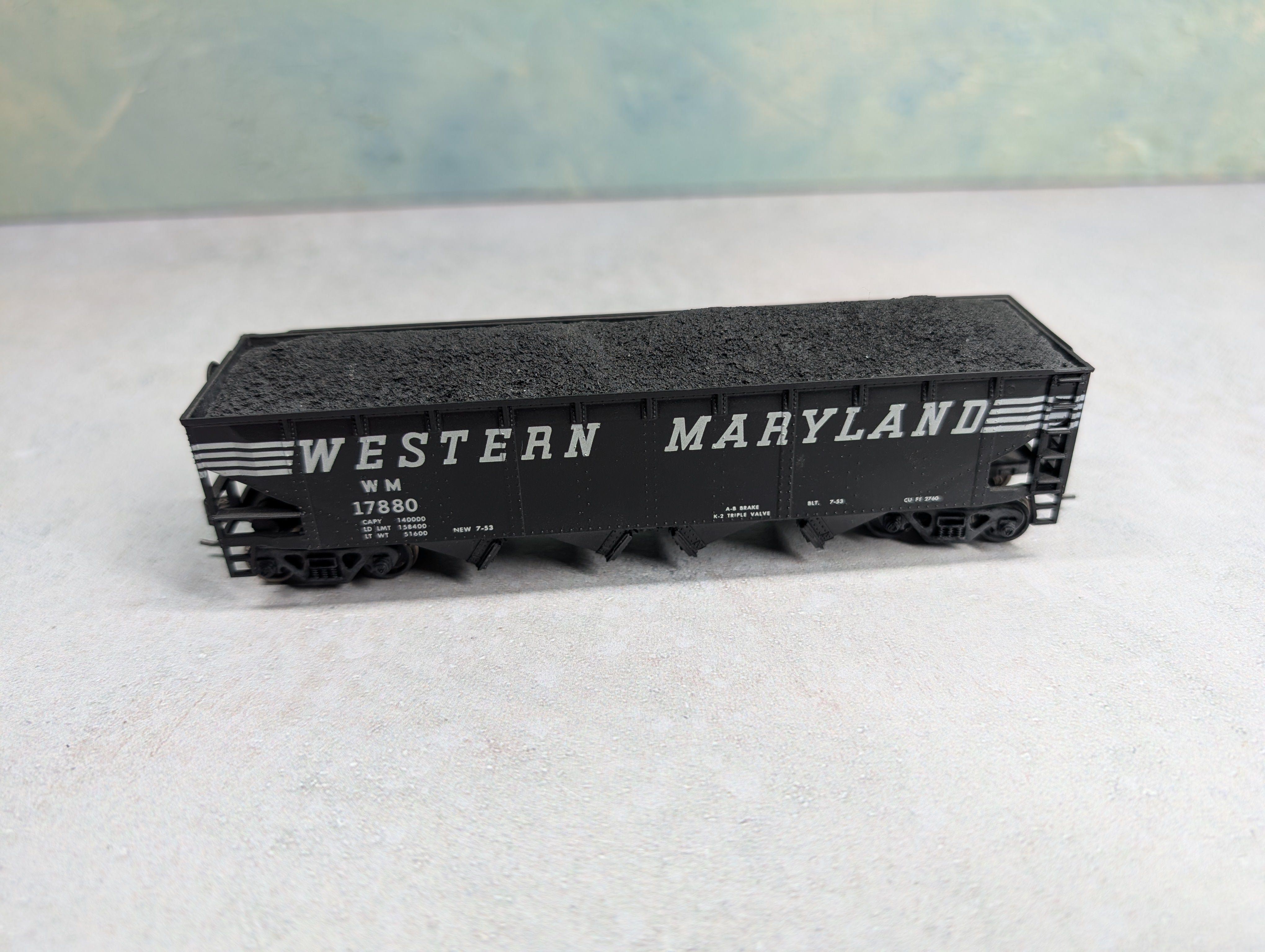 USED Athearn HO Scale 40' Quad Hopper Western Maryland WM #17880 w/ Coal Load