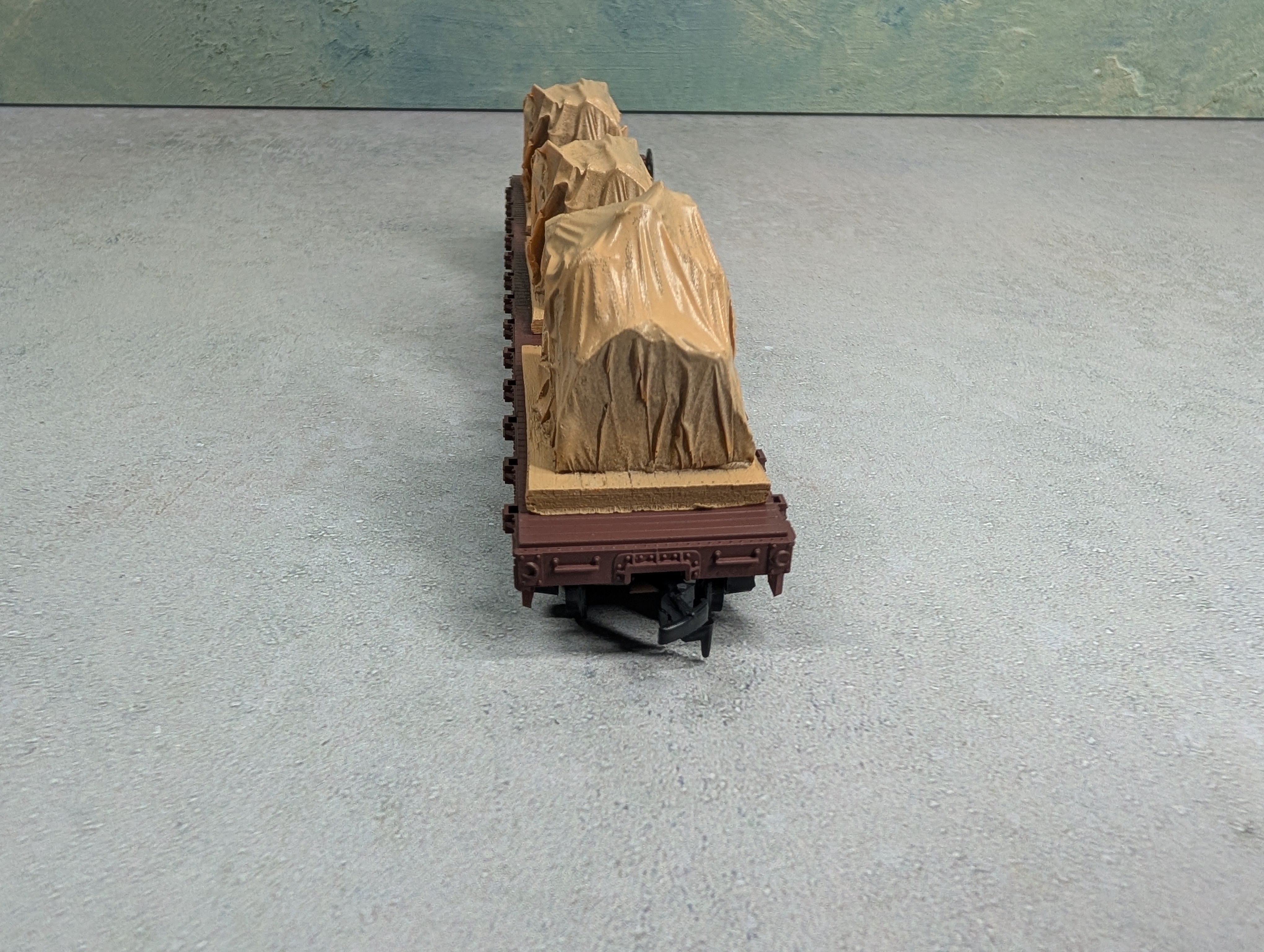 USED Athearn HO Scale 50' Flat Car Santa Fe ATSF #93302 w/ Tarped Load