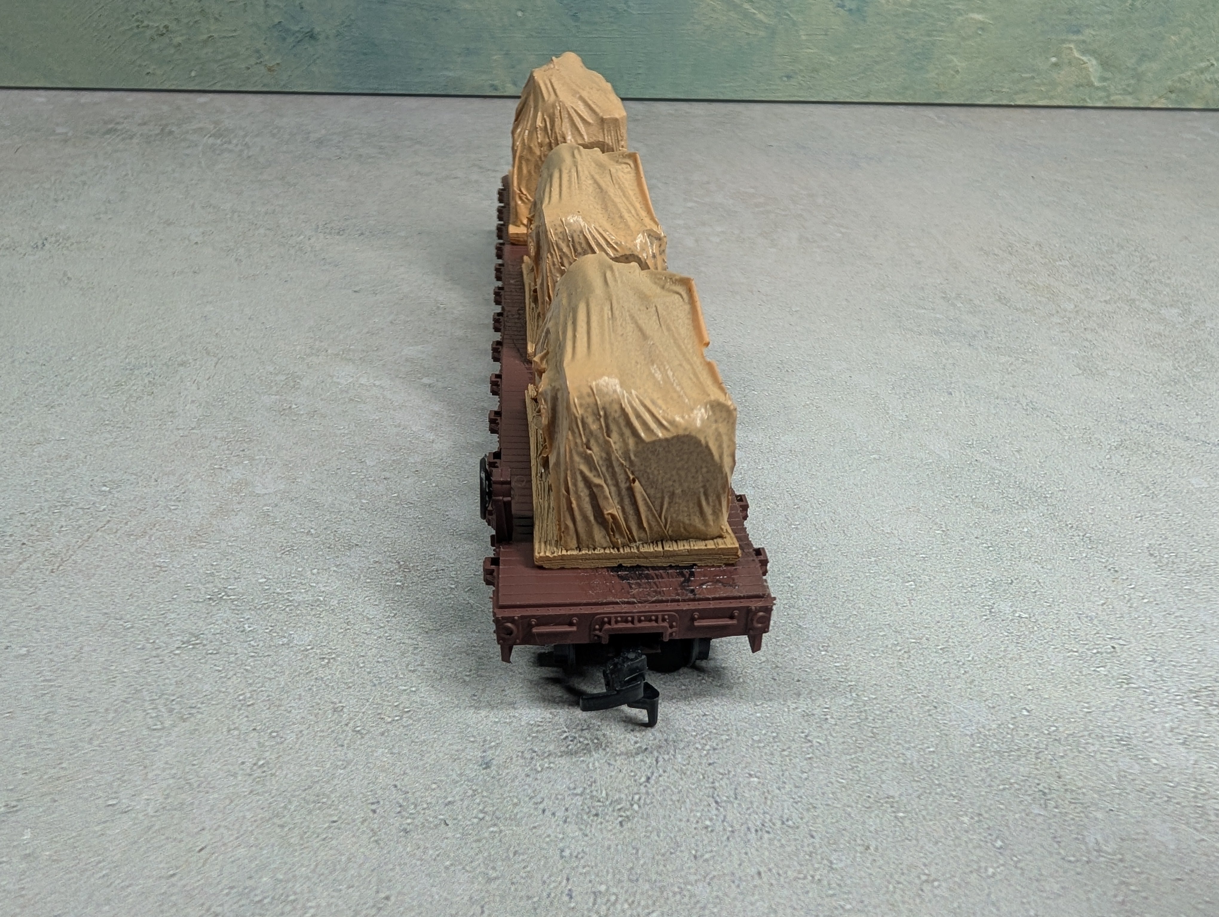 USED Athearn HO Scale 50' Flat Car Santa Fe ATSF #93302 w/ Tarped Load