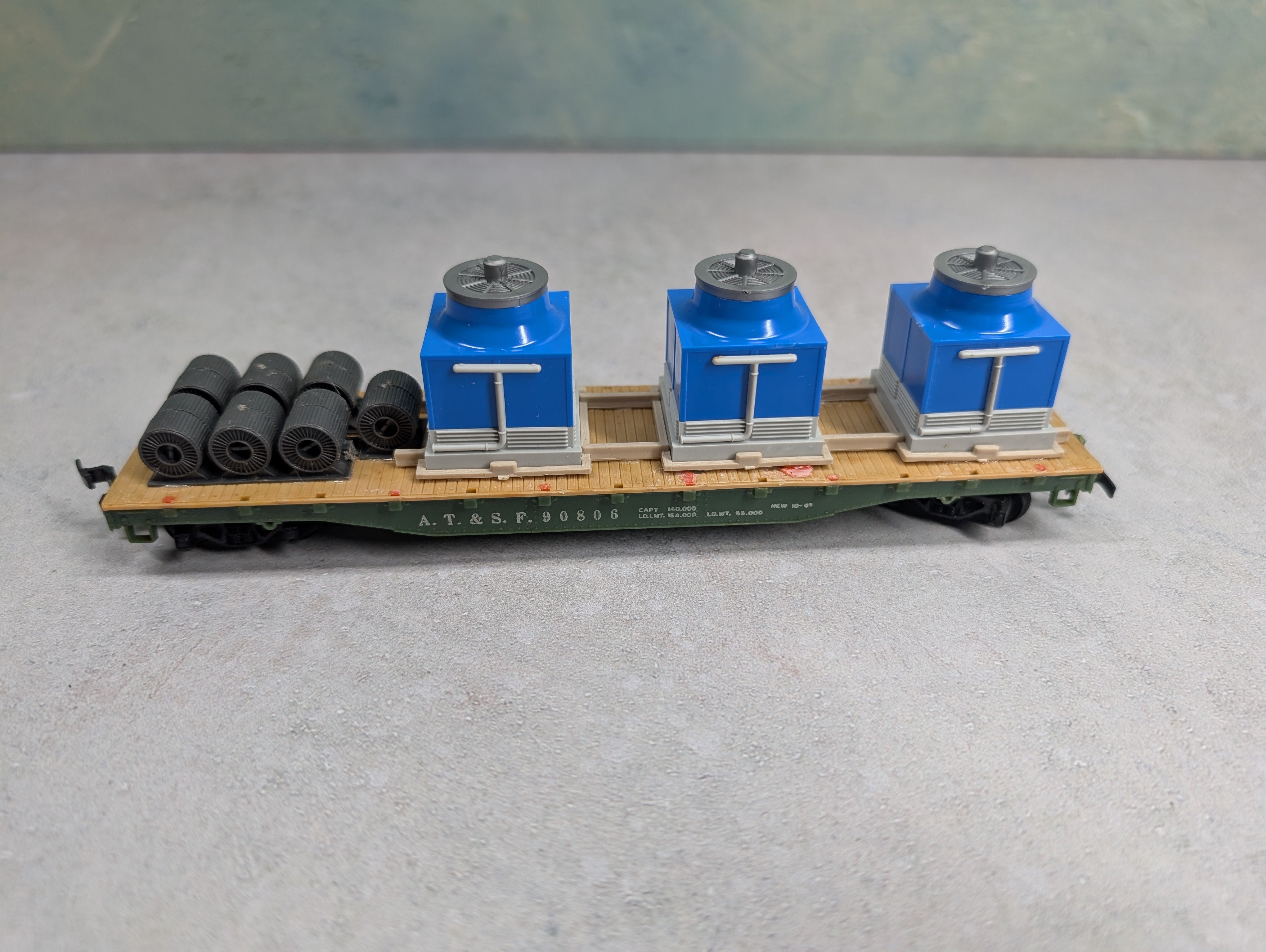 USED Mantua HO Scale 50' Flat Car Santa Fe ATSF #90806 w/ Industrial Fan Load