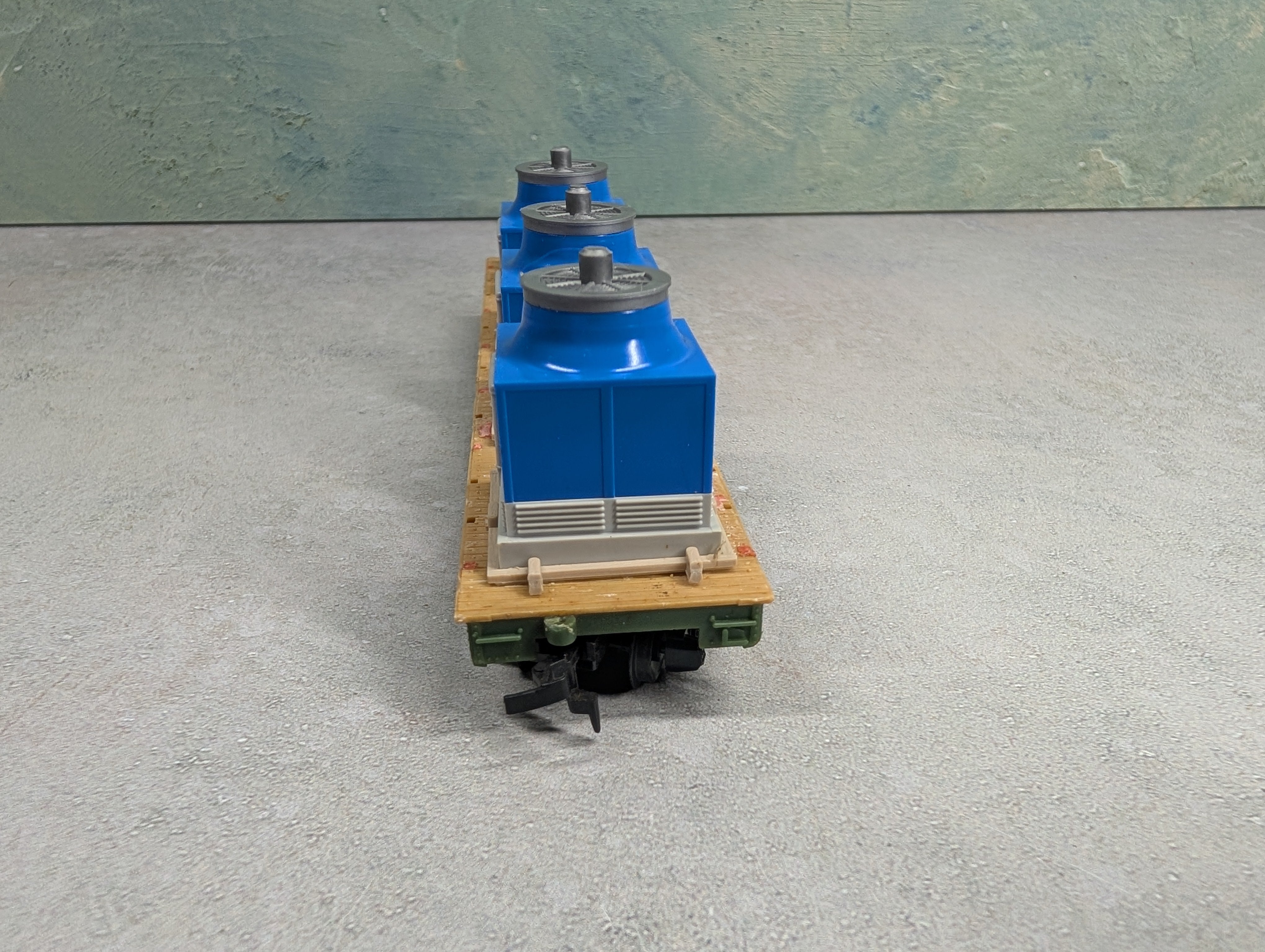 USED Mantua HO Scale 50' Flat Car Santa Fe ATSF #90806 w/ Industrial Fan Load