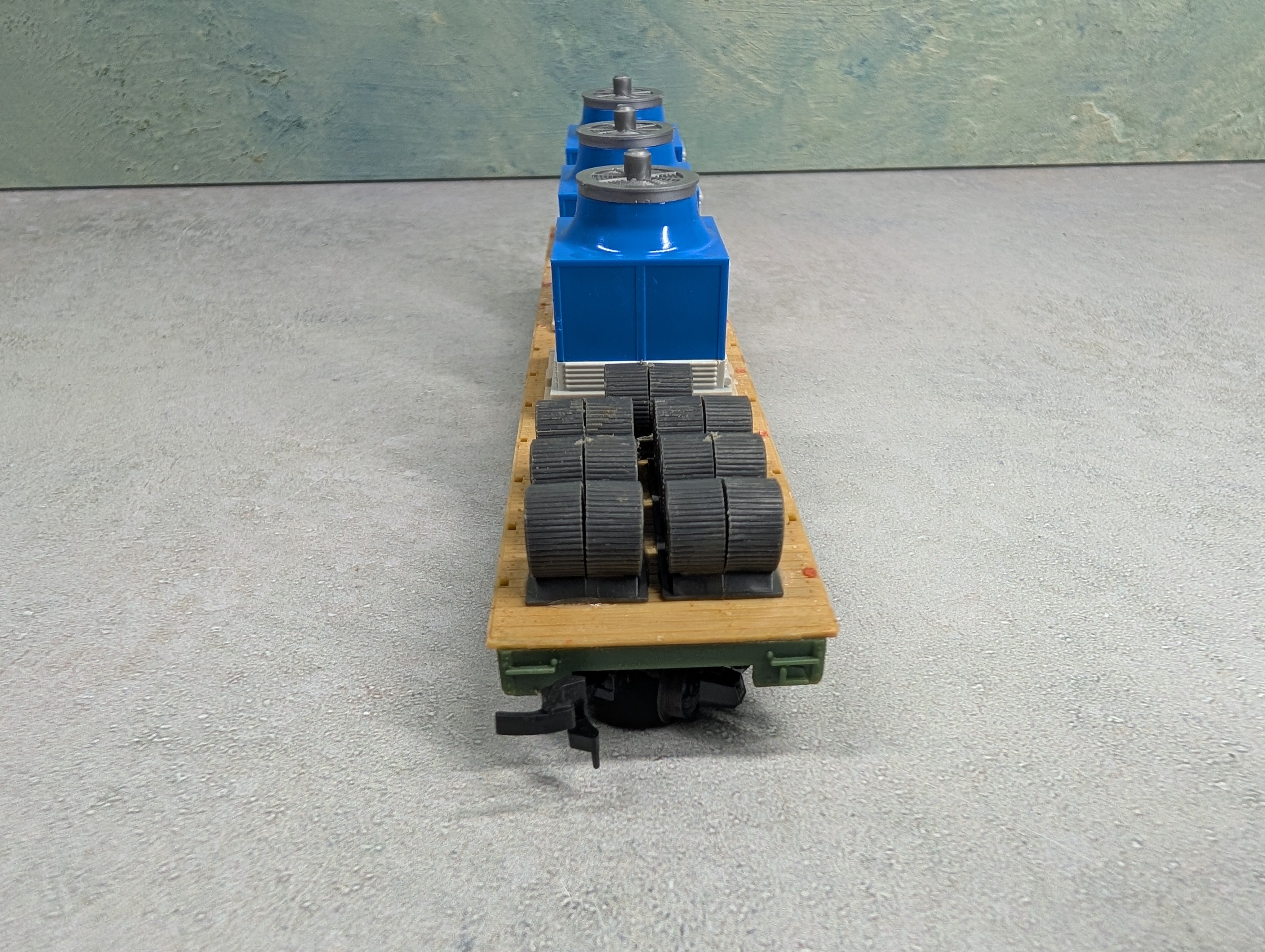 USED Mantua HO Scale 50' Flat Car Santa Fe ATSF #90806 w/ Industrial Fan Load