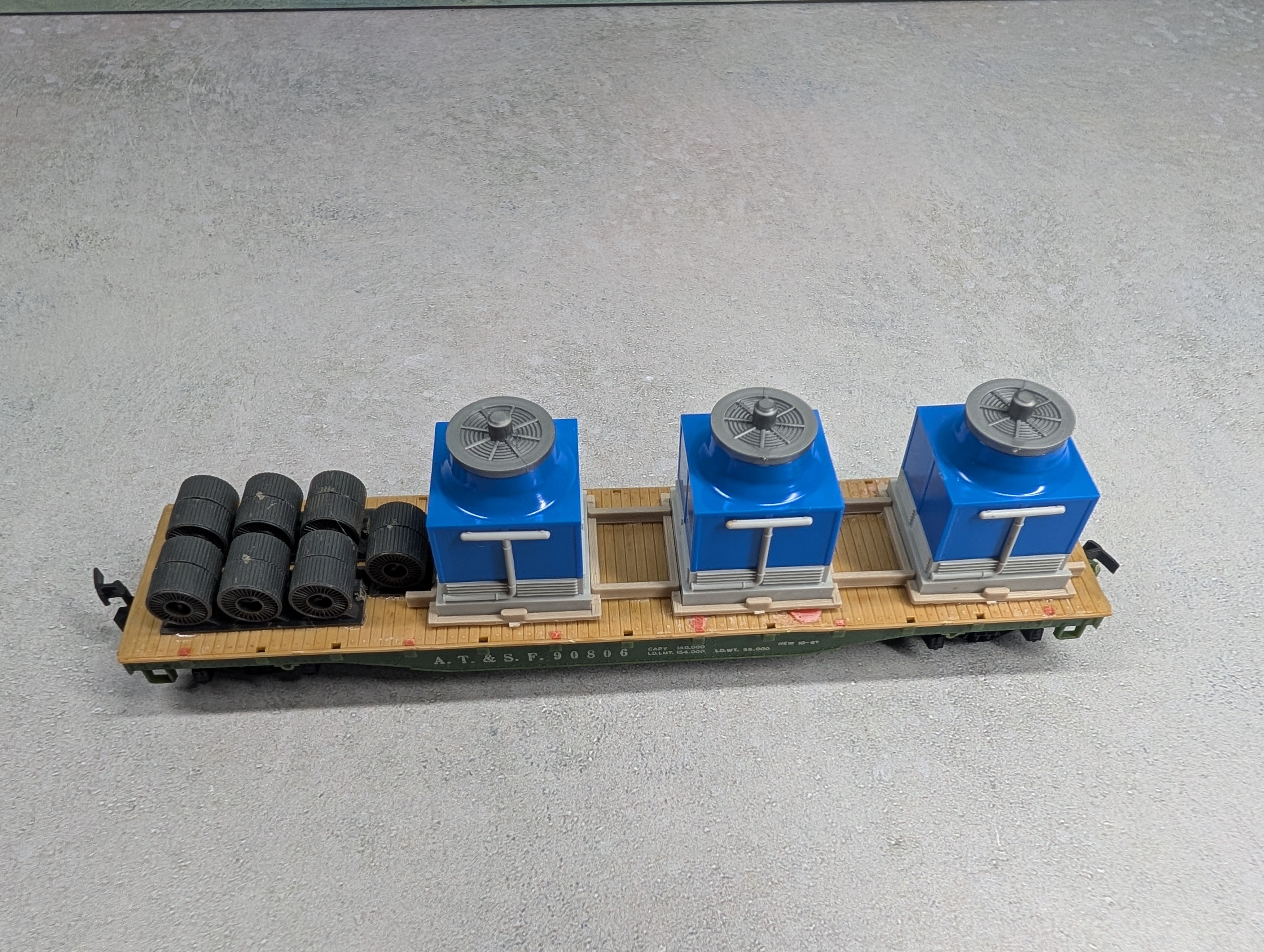 USED Mantua HO Scale 50' Flat Car Santa Fe ATSF #90806 w/ Industrial Fan Load