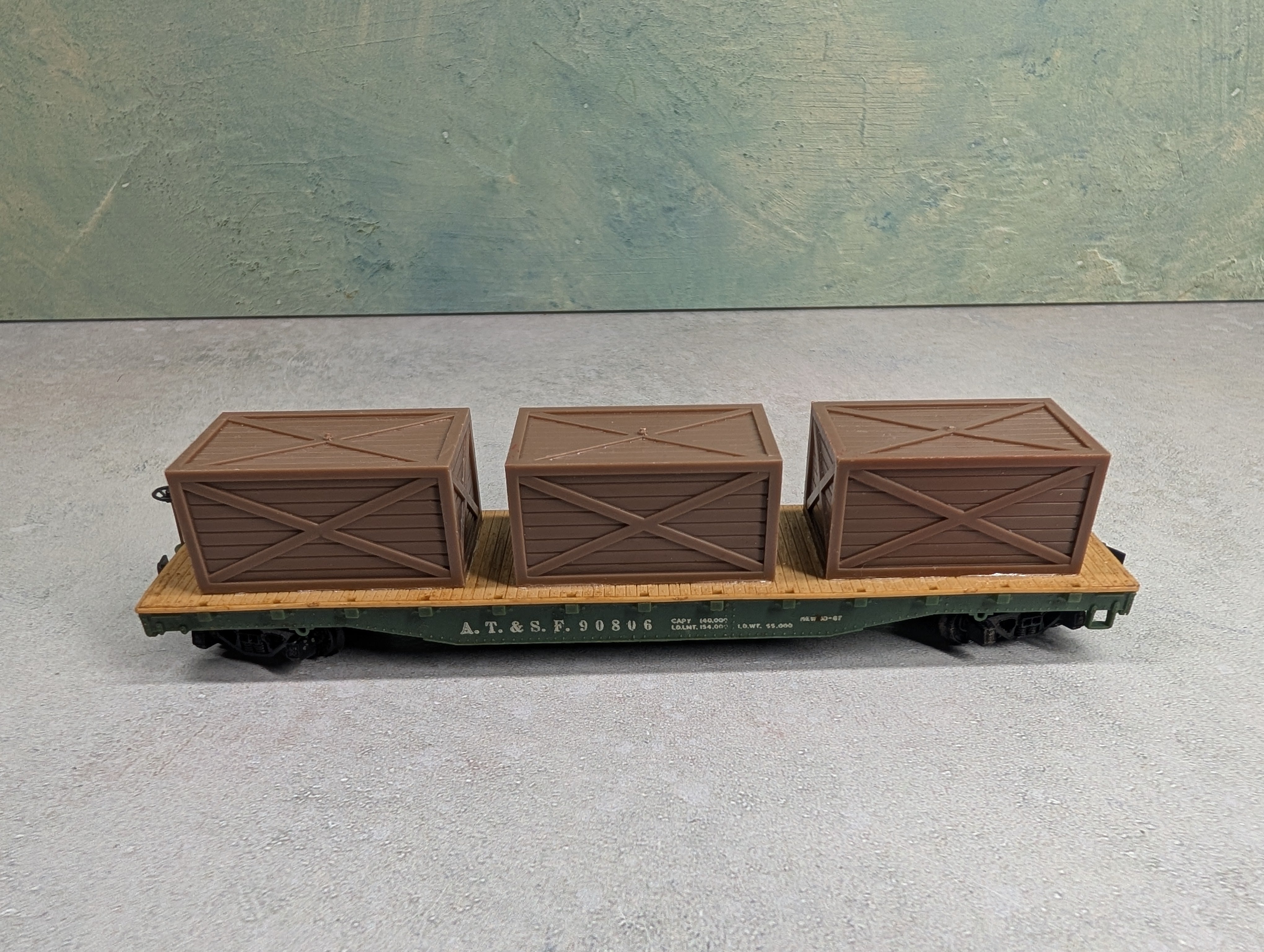 USED Mantua HO Scale 50' Flat Car Santa Fe ATSF #90806 w/ Crate Load
