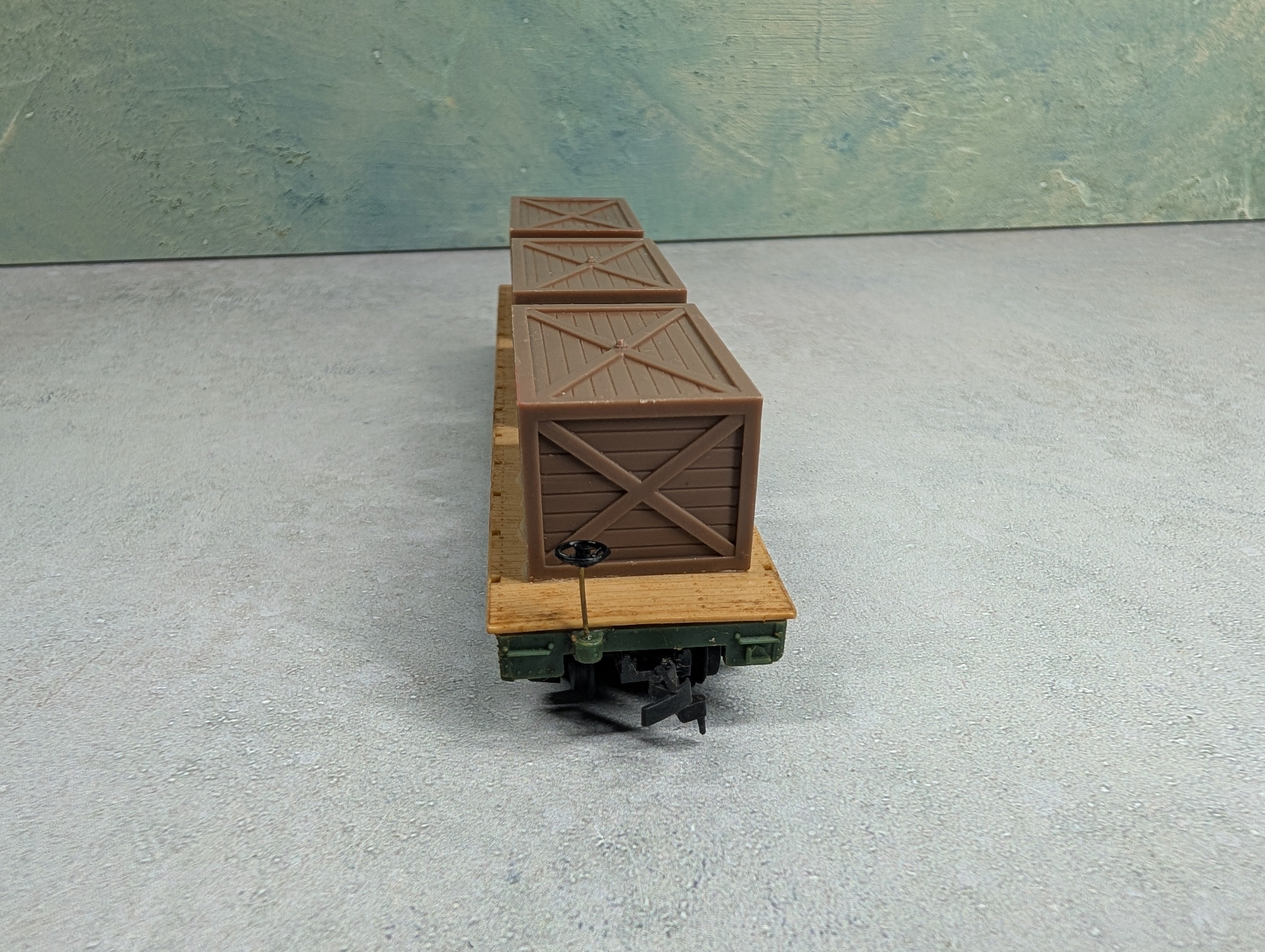 USED Mantua HO Scale 50' Flat Car Santa Fe ATSF #90806 w/ Crate Load