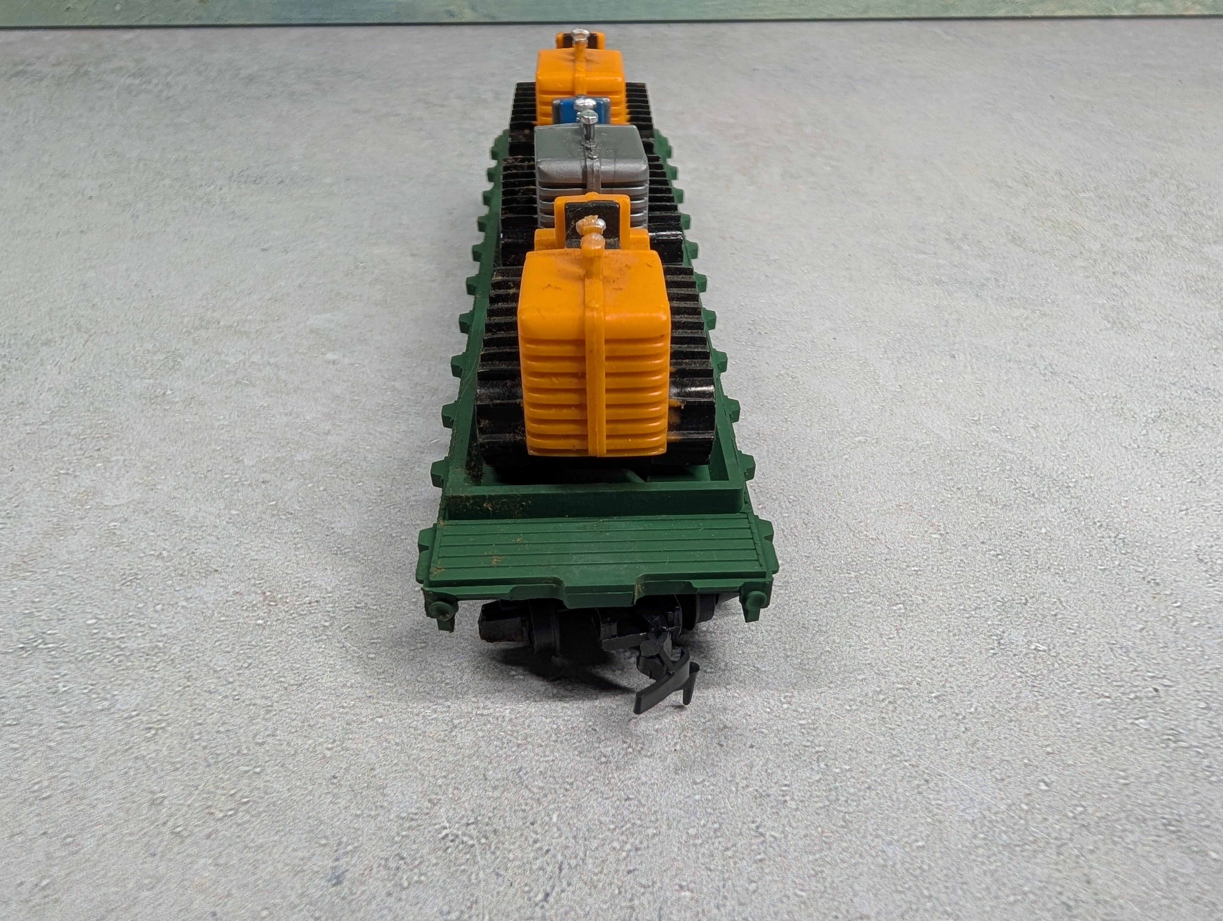 USED Mantua HO Scale 40' Flat Car Western Maryland #2475 w/ Tractor Load