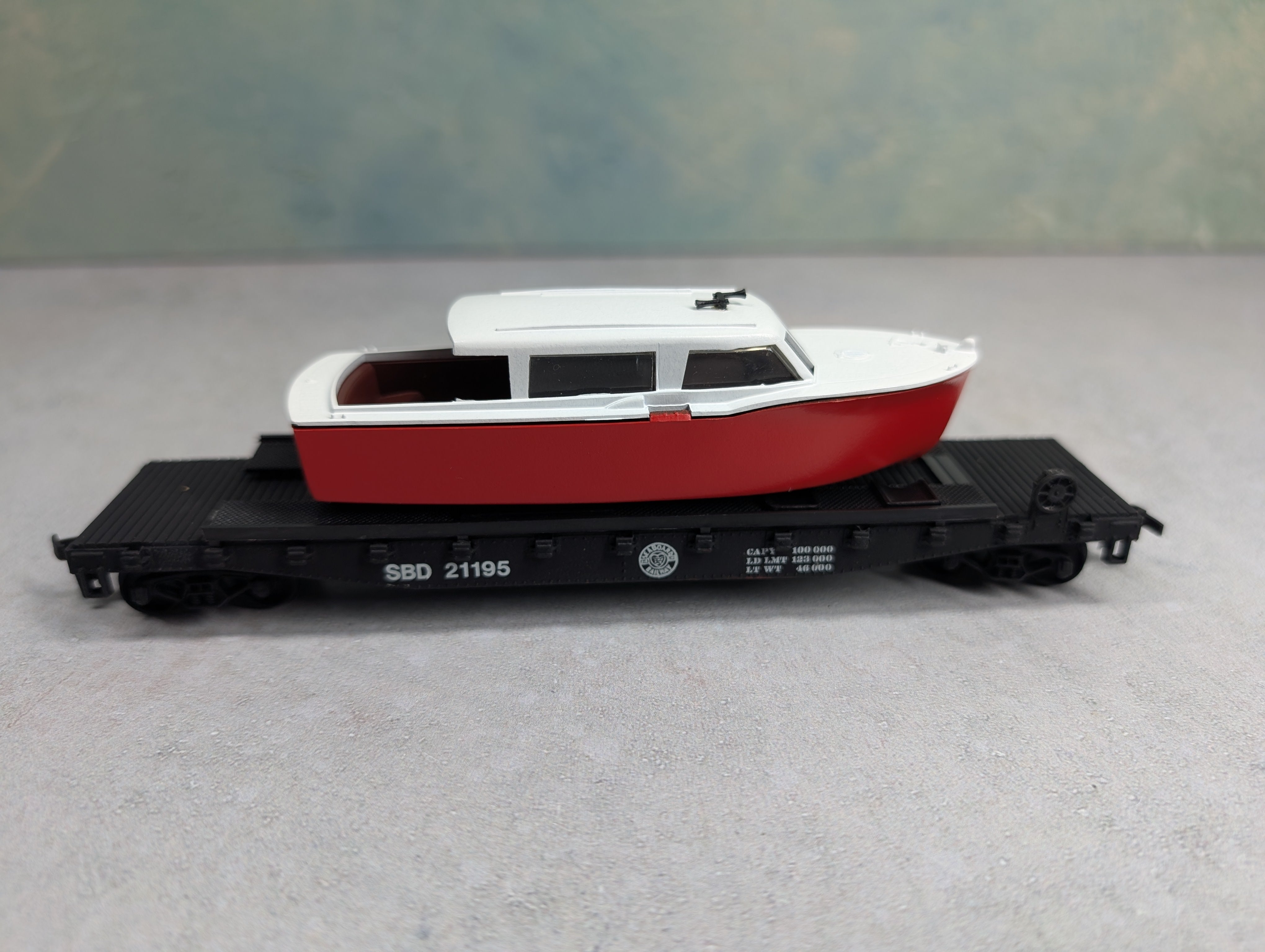 USED HO Scale 50' Flat Car Seaboard Air Line SBD #21195 w/ Boat Load