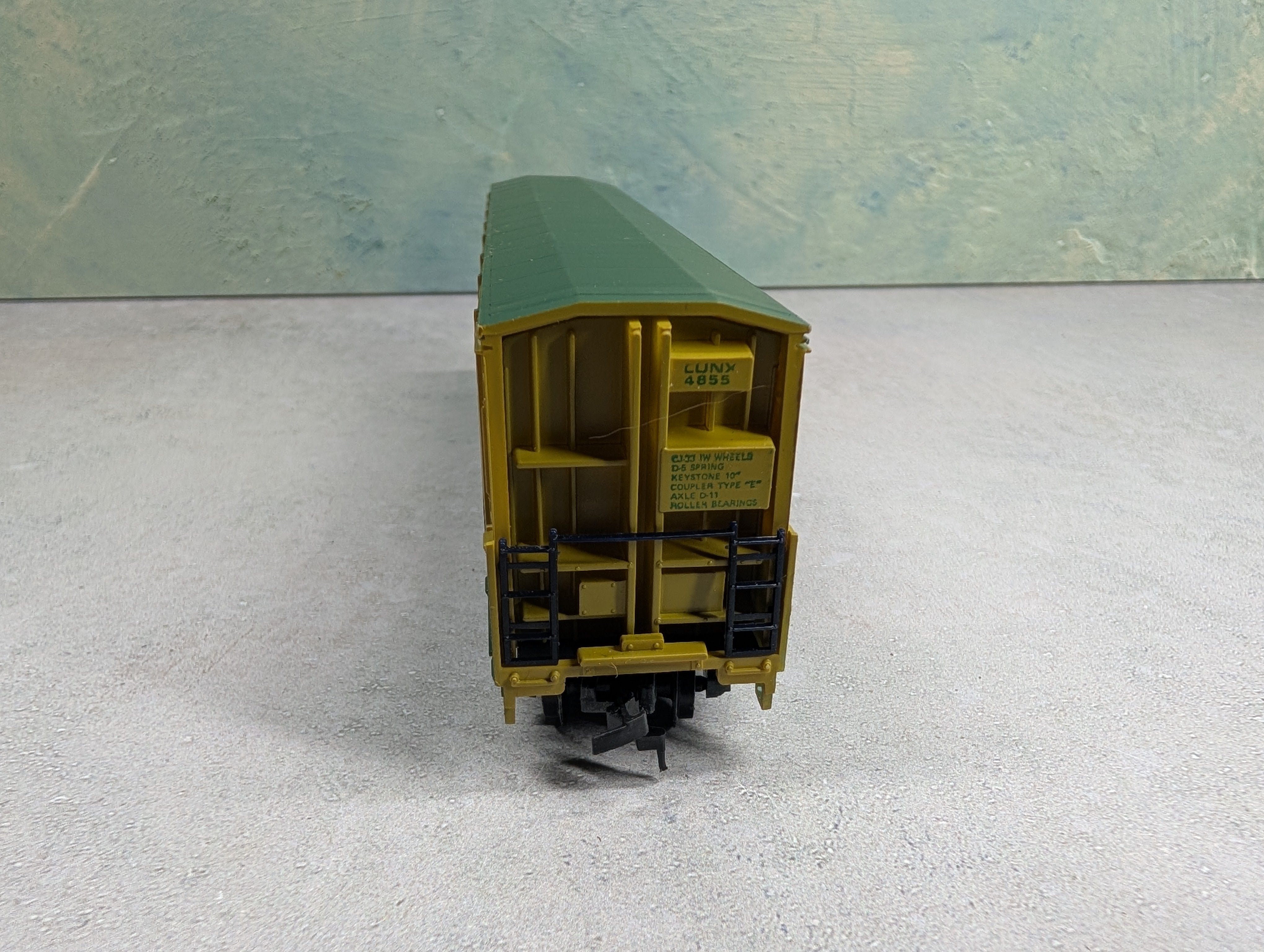 USED Life-Like HO Scale 50' Thrall All Door Box Car AP Lumber Products LUNX #4855